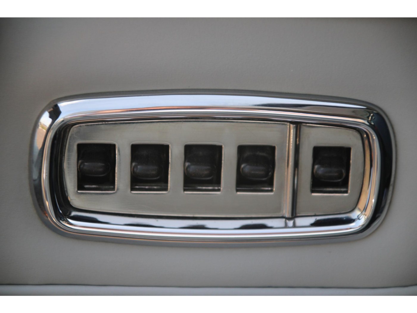 Bentley Azure 6.75 V8 Convertible | 390pk | 750Nm | Youngtimer | Historie | — foto 34 van 44