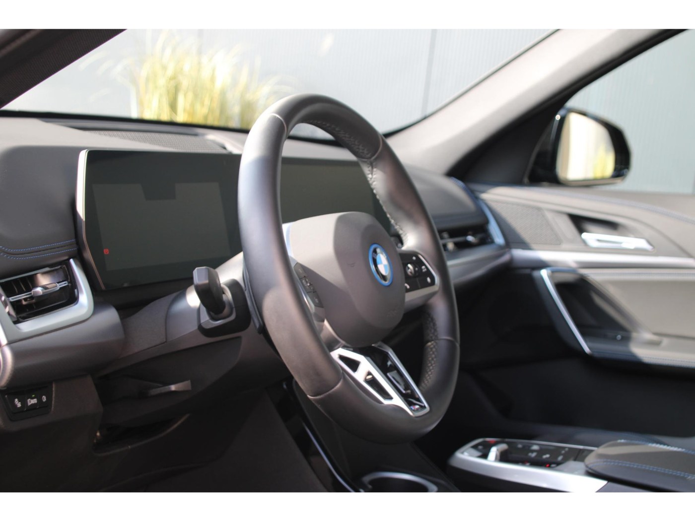 BMW iX1 xDrive30 M-Sport | Trekhaak 1.200kg | stoelverwarming | — foto 15 van 35