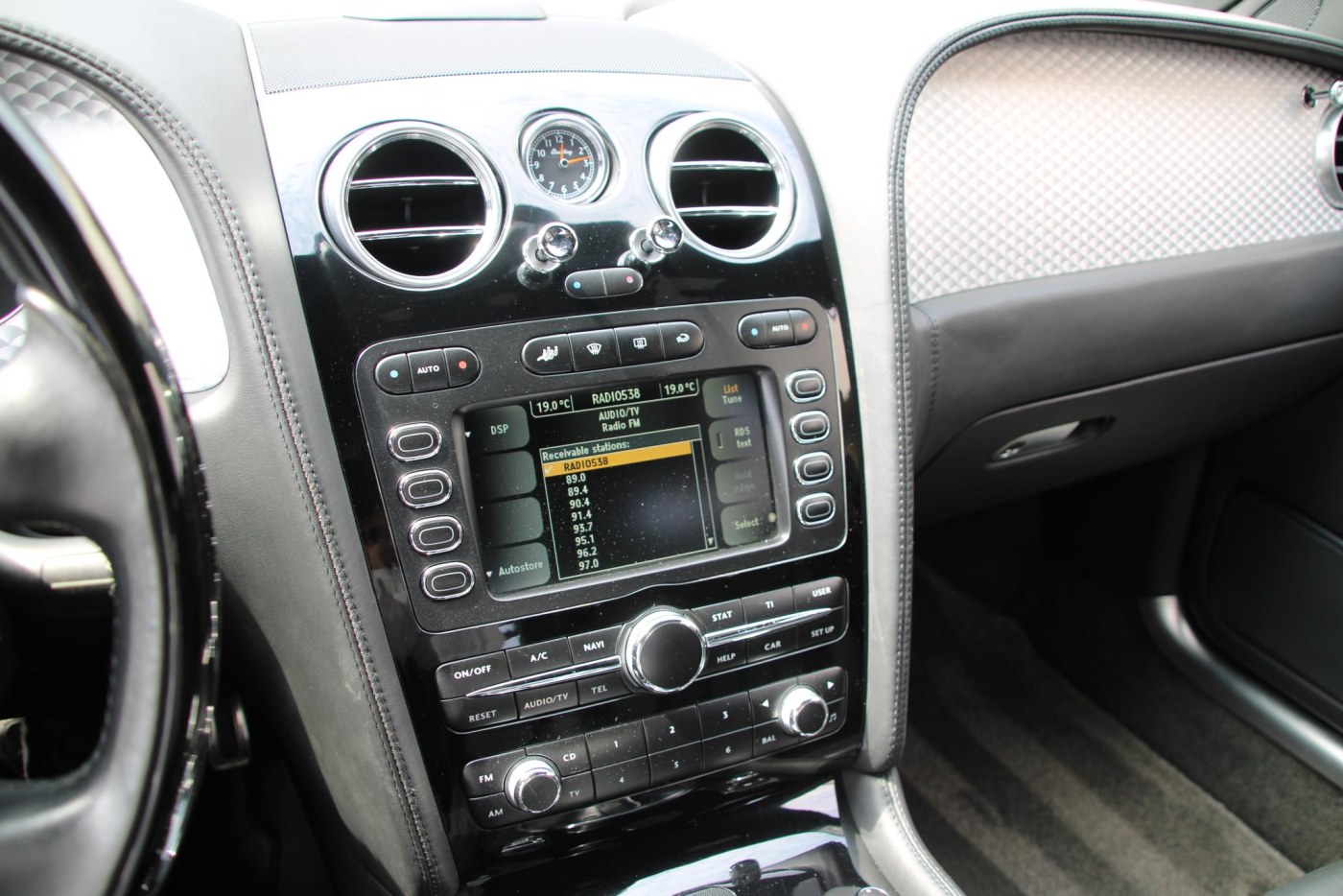 Bentley Continental Flying Spur W12 560pk — foto 40 van 44