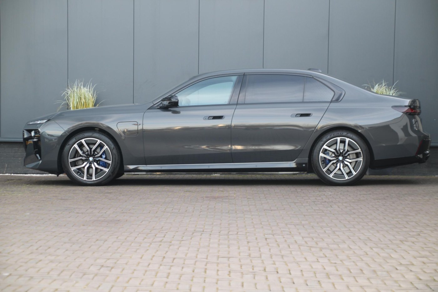 BMW 7-serie M760e xDrive M-Sport Pro — foto 4 van 34