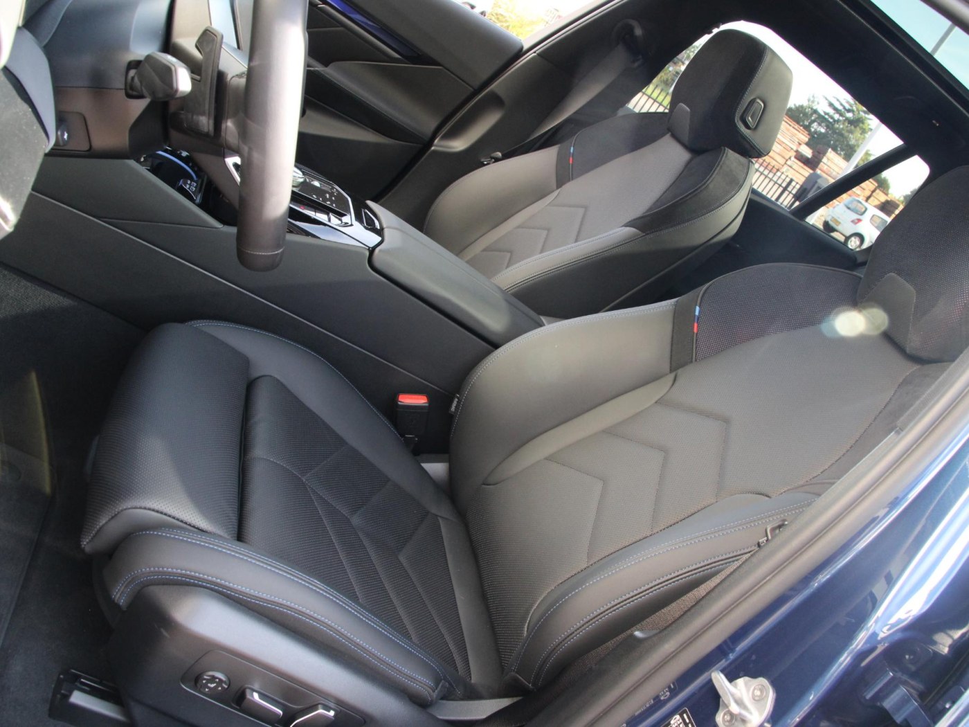 BMW 5-serie Touring 550e xDrive — foto 42 van 53