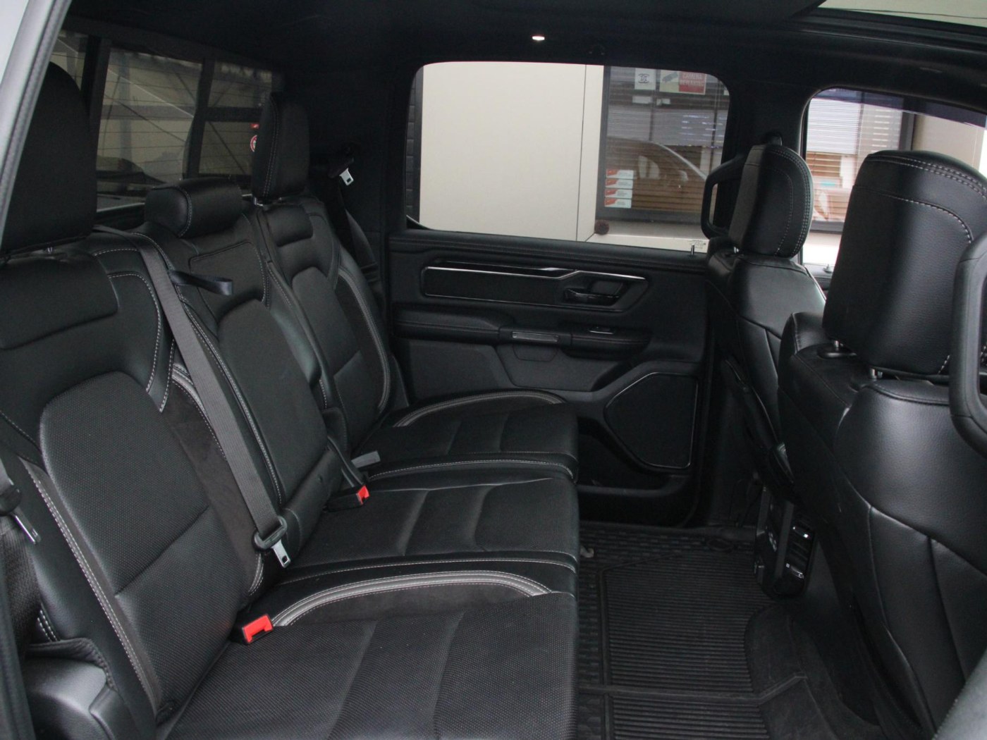 Dodge Ram 1500 5.7 V8 4x4 Crew Cab Laramie G/T — foto 40 van 56