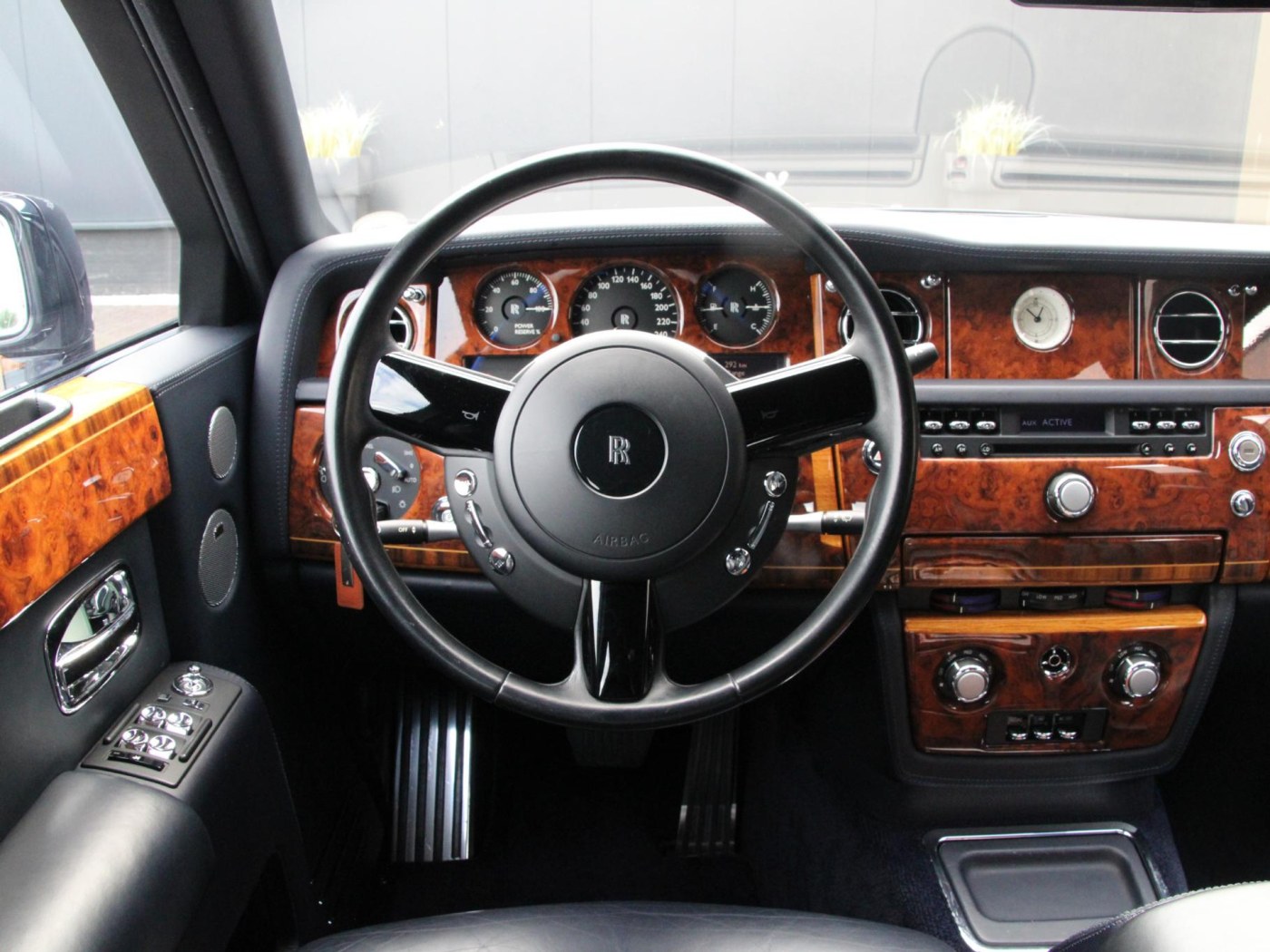 Rolls-Royce Phantom VII 6.75 EWB — foto 89 van 102