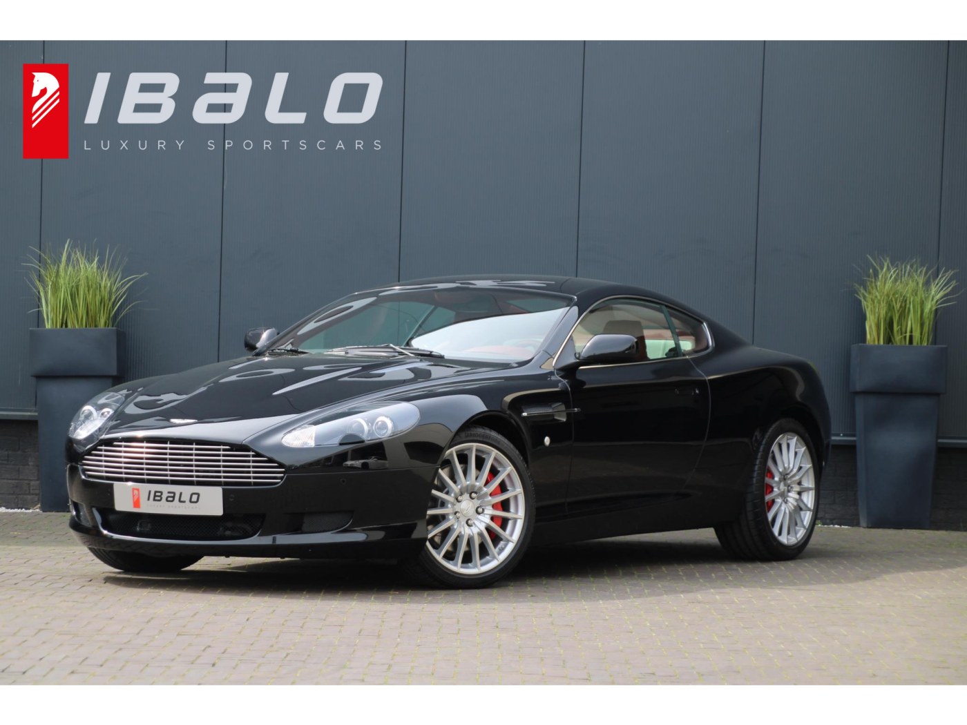 Aston Martin DB9 V12 Touchtronic — foto 1 van 39