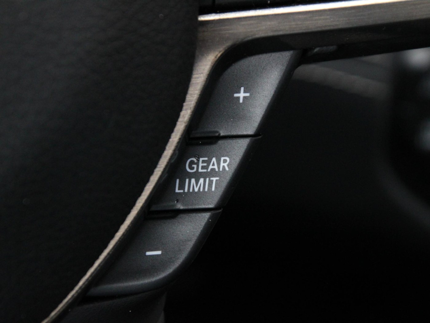 Dodge Ram 1500 5.7 V8 Crew Cab Limited Night Edition — foto 31 van 78