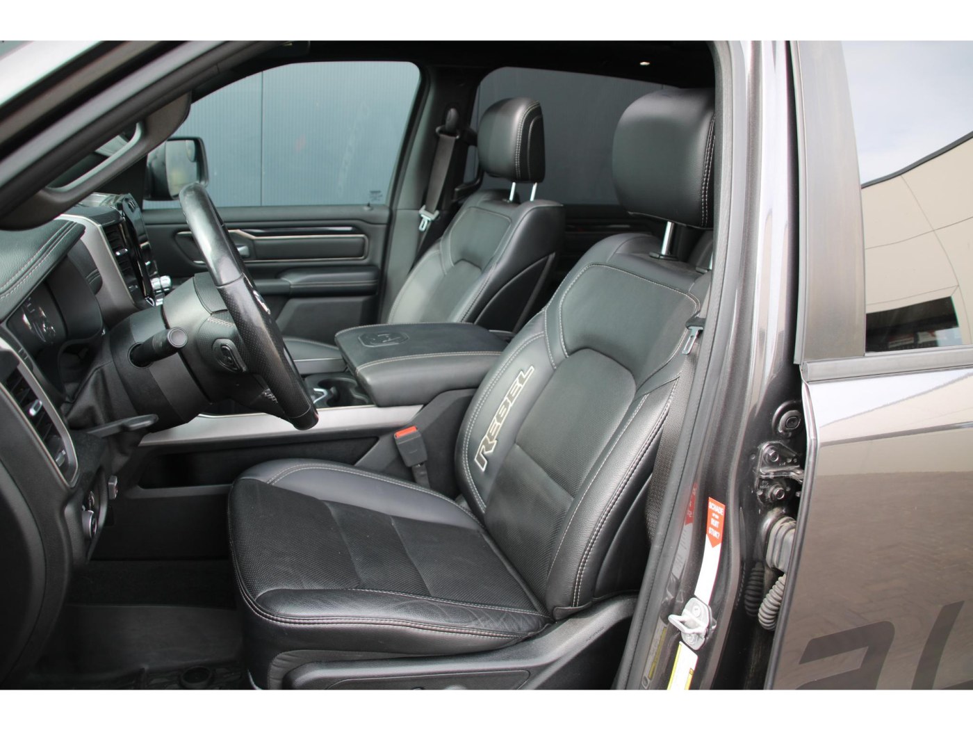 Dodge RAM 1500 REBEL | LPG 200L | 3.500kg trekhaak | 12 inch Uconnect | — foto 4 van 52