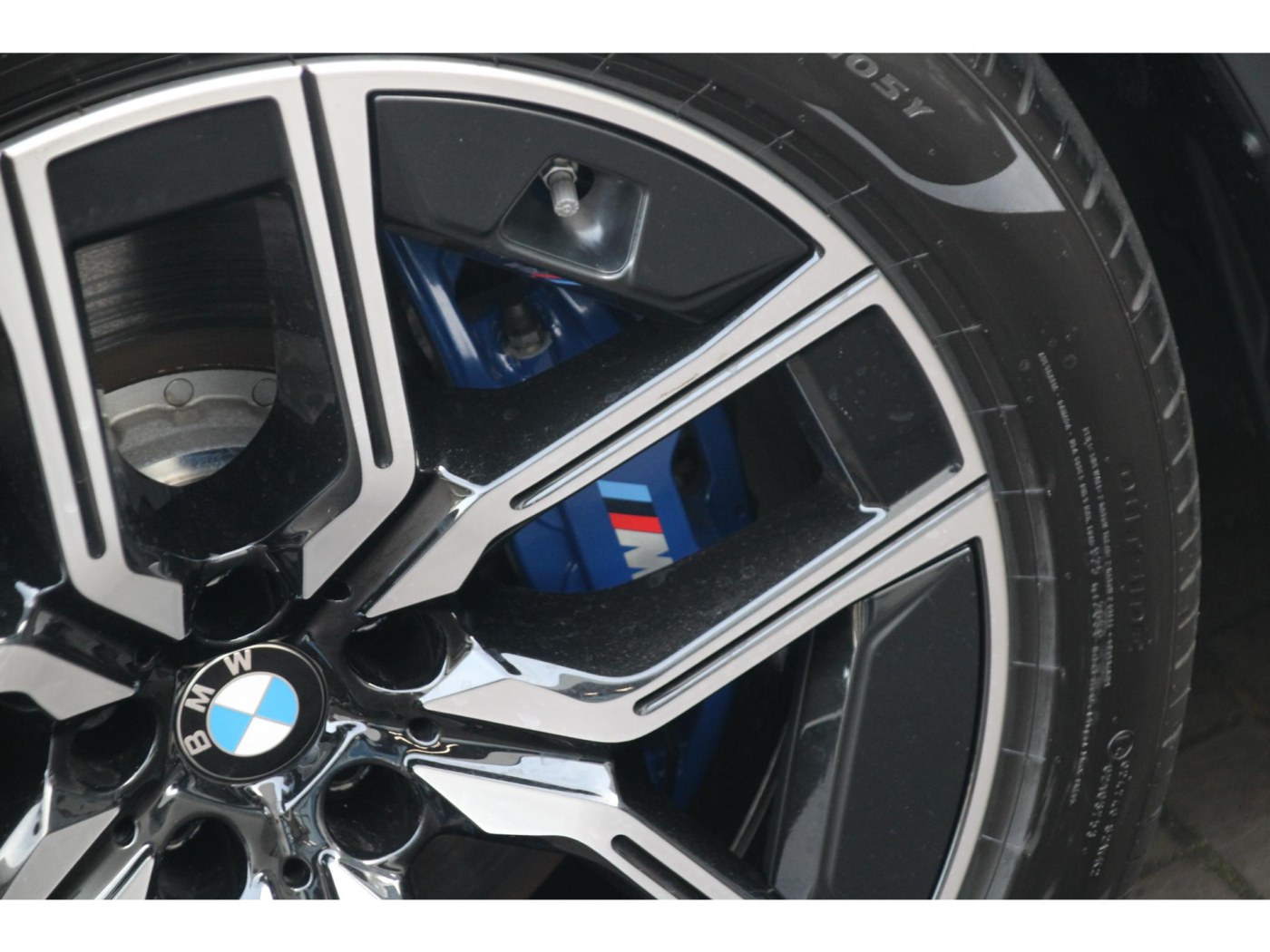 BMW 7-serie M760e xDrive M-Sport Pro — foto 31 van 34