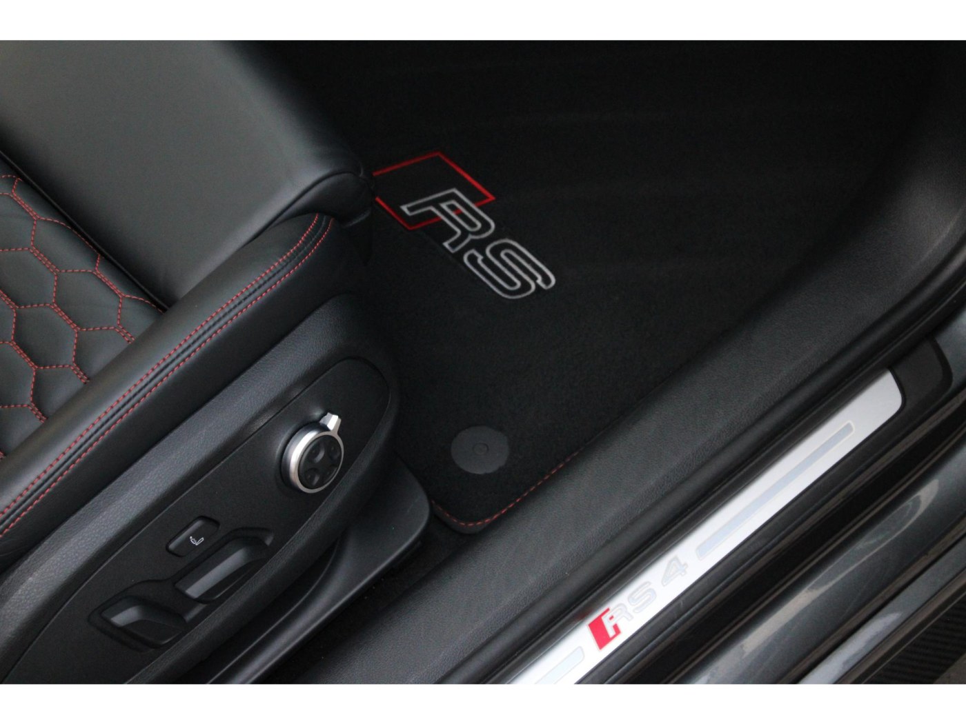 Audi RS4 Avant 2.9 TFSI quattro — foto 41 van 67