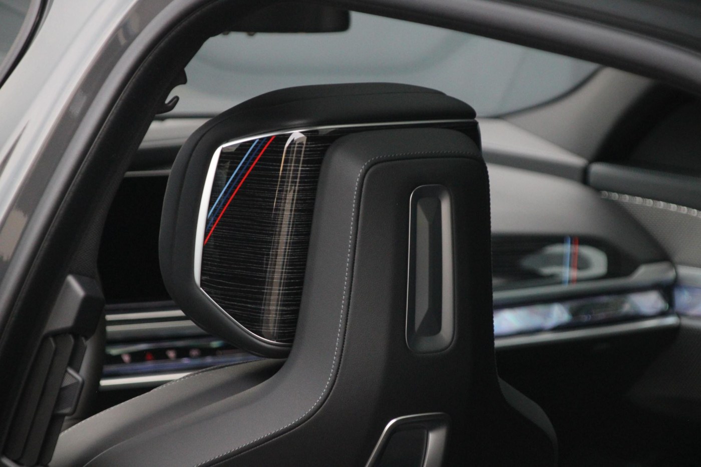 BMW 7-serie M760e xDrive M-Sport Pro — foto 24 van 34