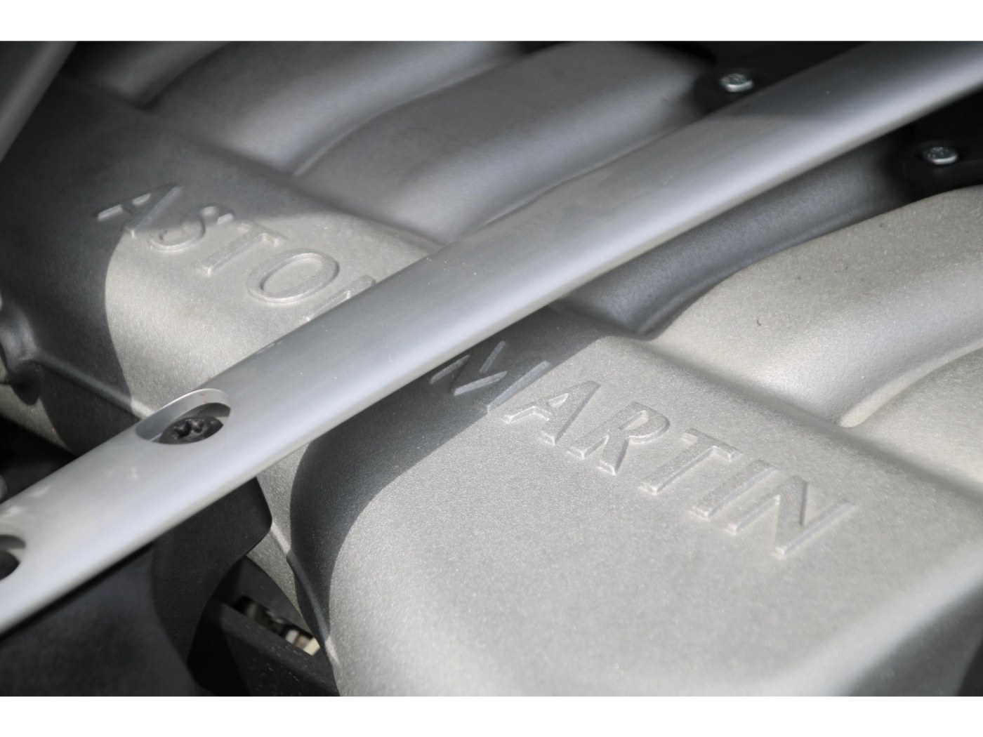 Aston Martin DB9 V12 Touchtronic — foto 25 van 39
