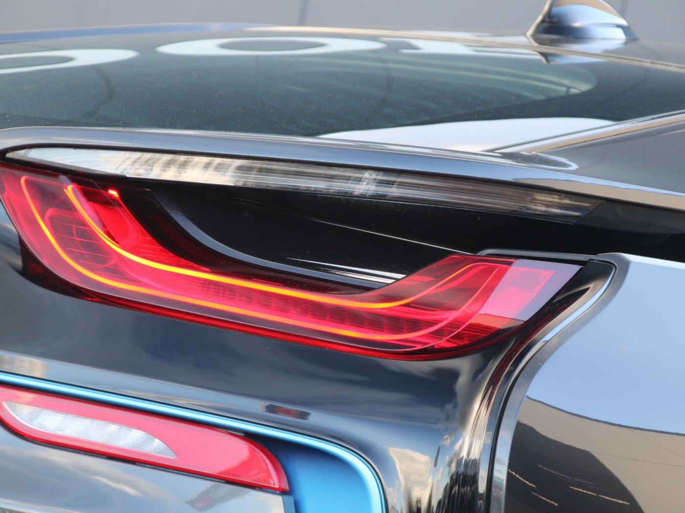 BMW i8 Pure Impulse — foto 23 van 56