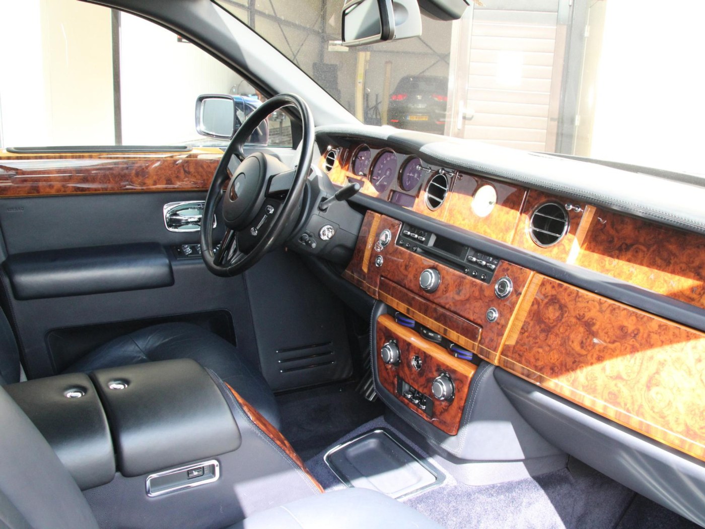 Rolls-Royce Phantom VII 6.75 EWB — foto 55 van 102