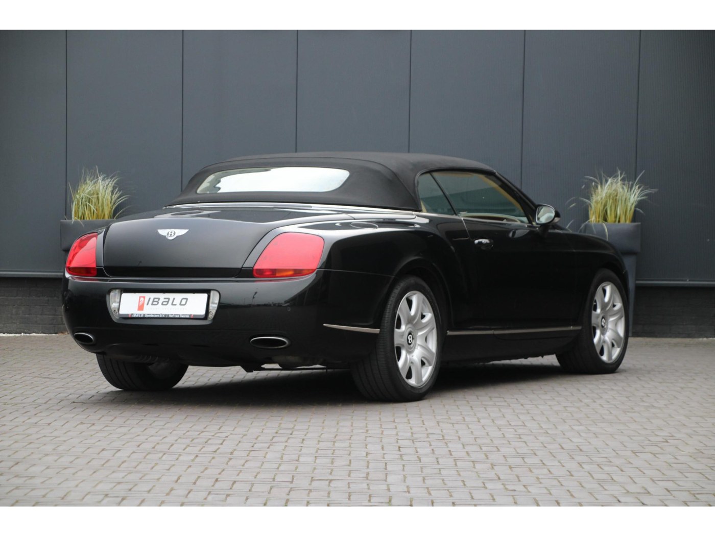Bentley Continental GTC W12 560pk | Youngtimer | BTW | Nieuwe kap | Carplay — foto 6 van 57