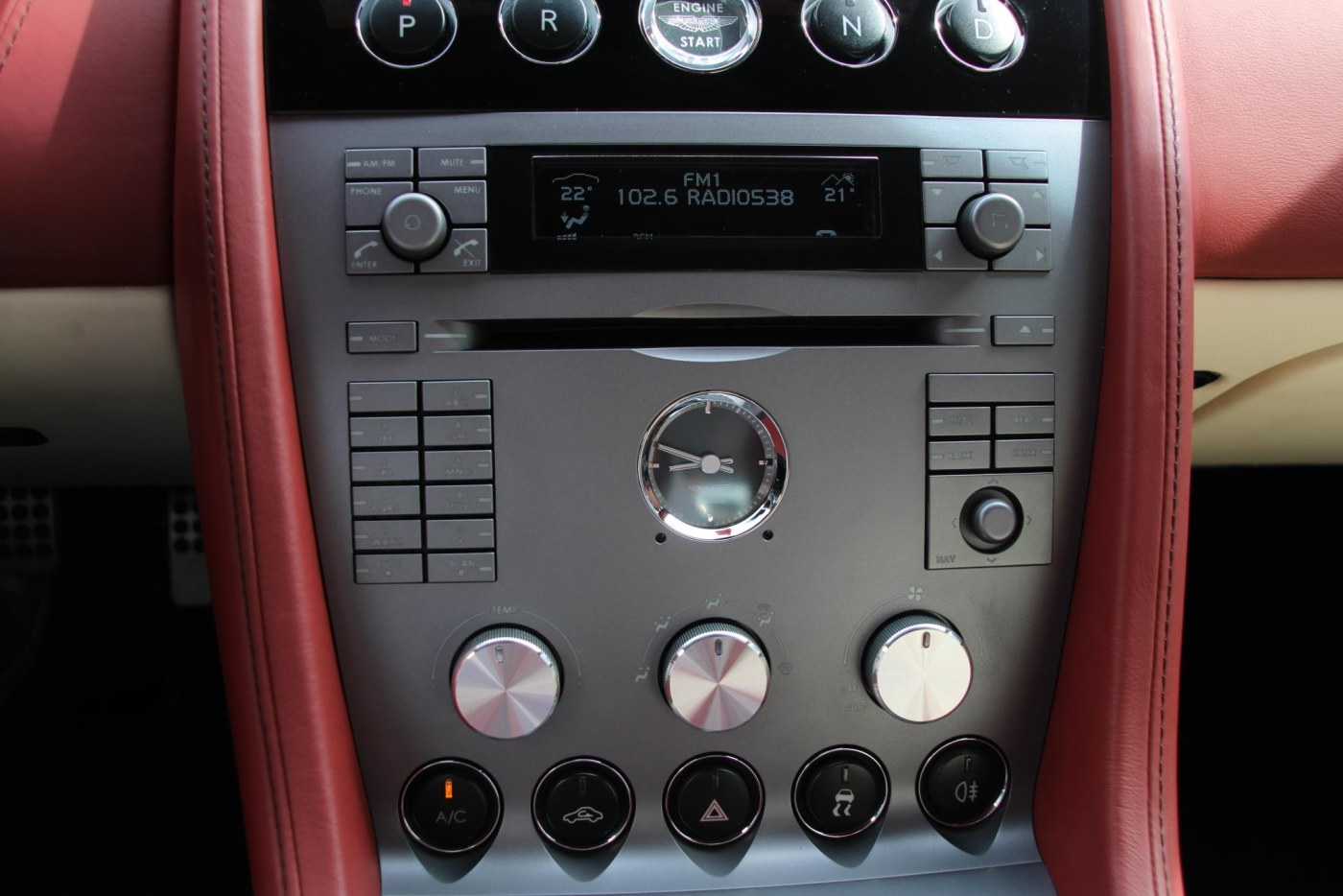 Aston Martin DB9 V12 Touchtronic — foto 22 van 39