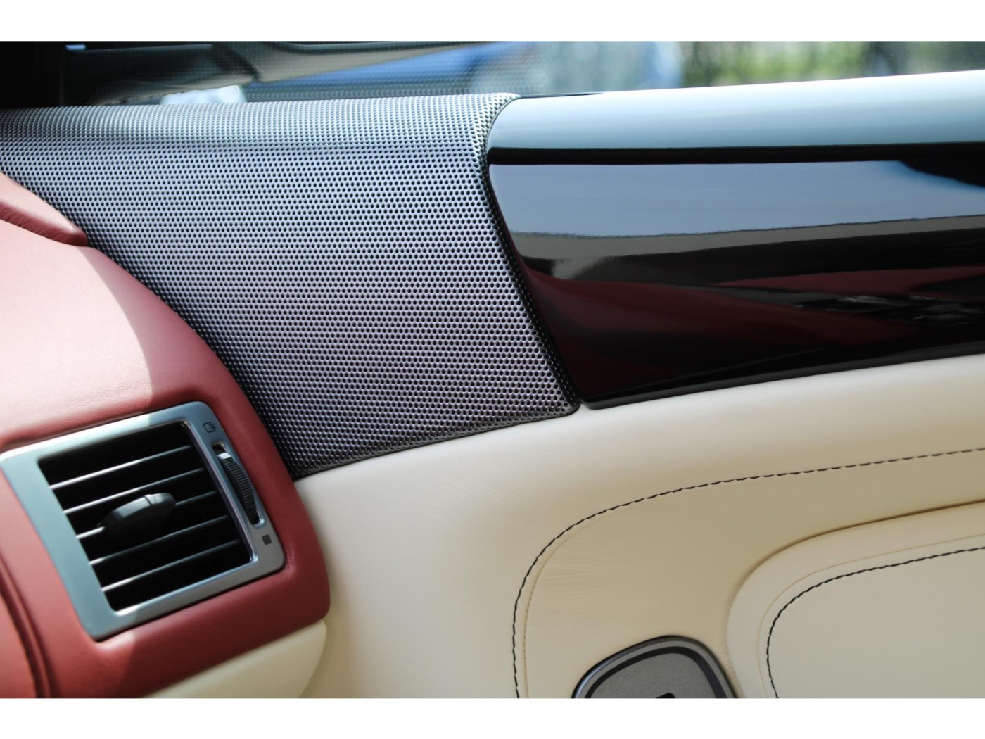 Aston Martin DB9 V12 Touchtronic — foto 21 van 39