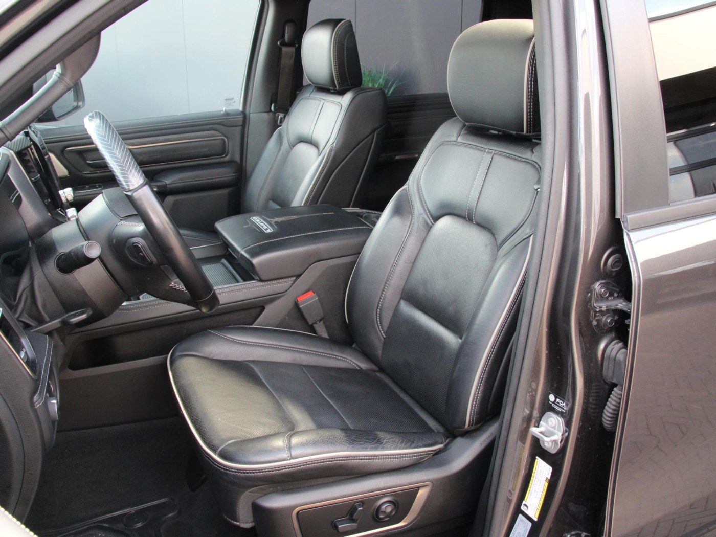 Dodge Ram 1500 5.7 V8 Crew Cab Limited Night Edition — foto 71 van 78