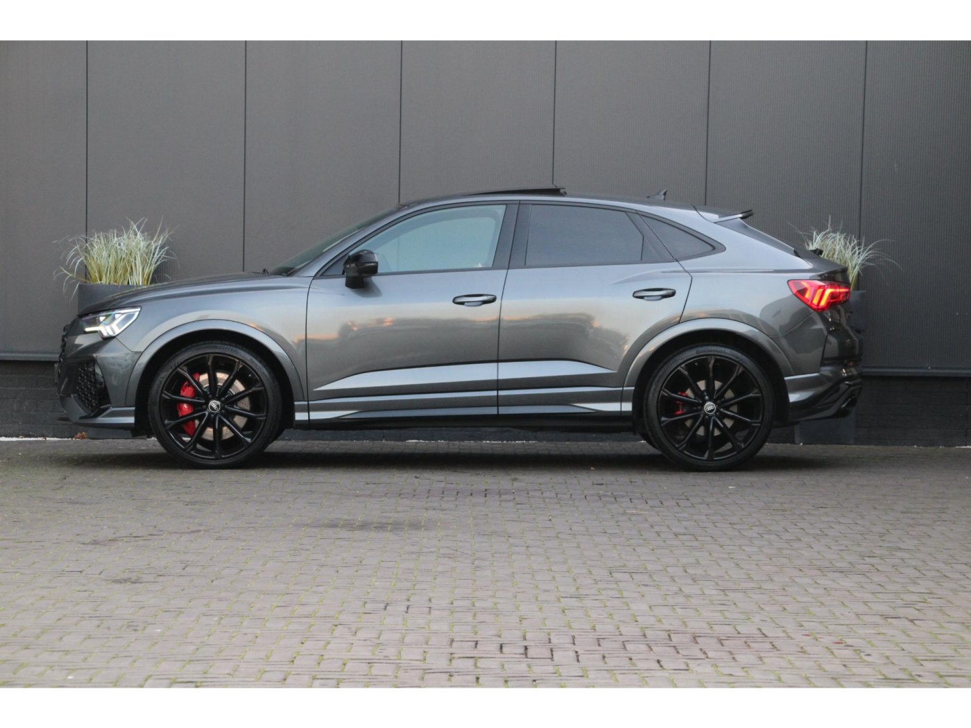 Audi Q3 Sportback TFSI RS | RS Stoelen | B&O | Sportuitlaat — foto 9 van 25