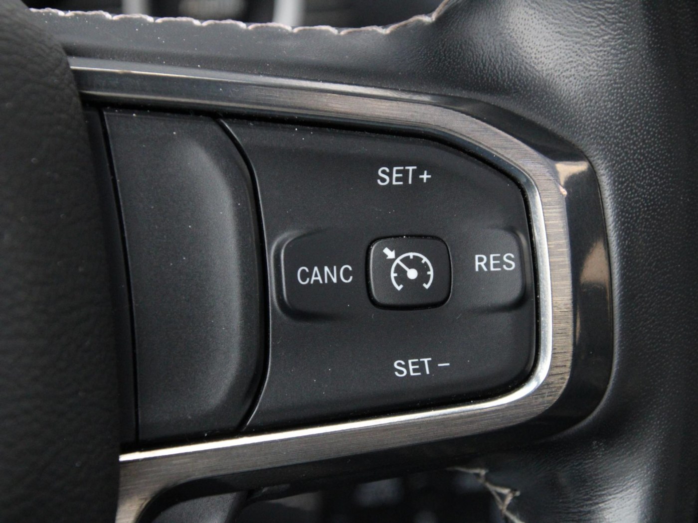 Dodge Ram 1500 5.7 V8 Crew Cab Limited Night Edition — foto 30 van 78