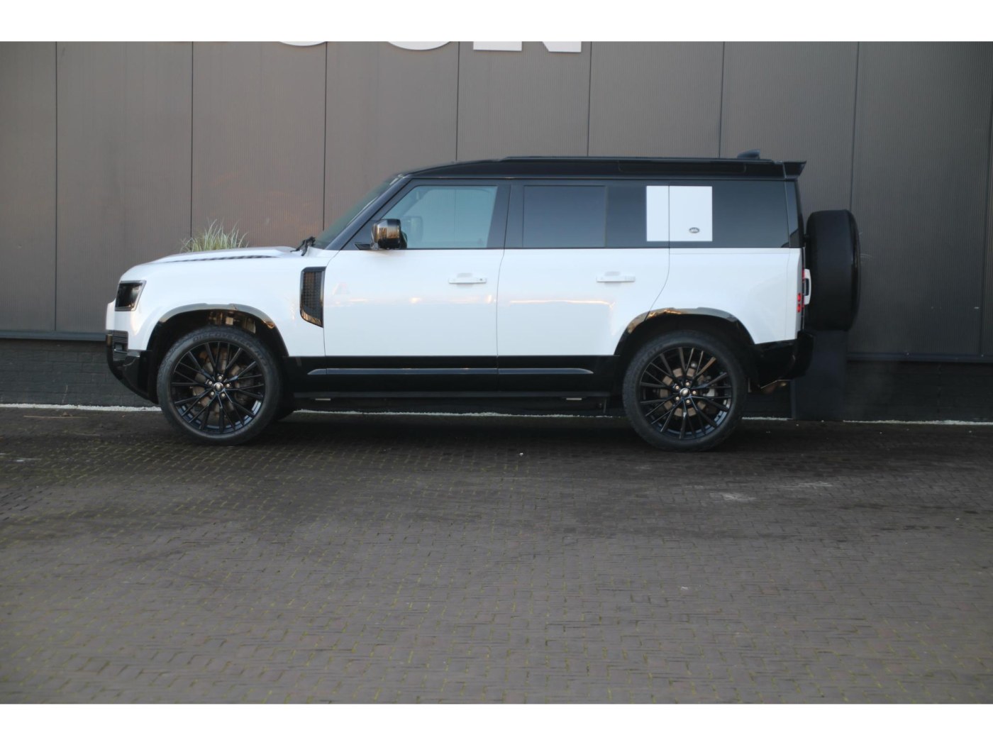 Land Rover Defender 110 D250 MHEV SE | Grijs kenteken | Geen BPM | — foto 30 van 53