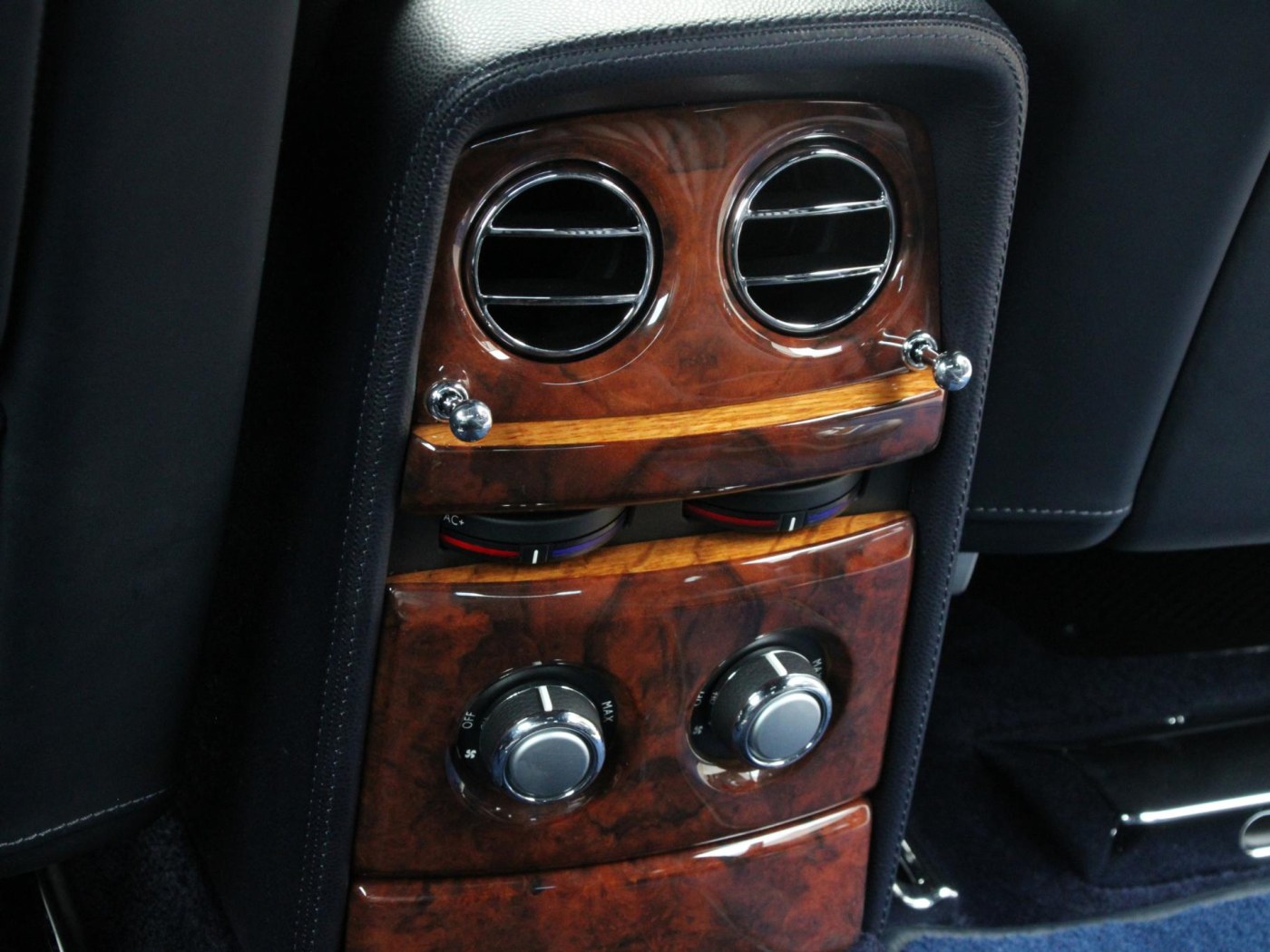 Rolls-Royce Phantom VII 6.75 EWB — foto 85 van 102