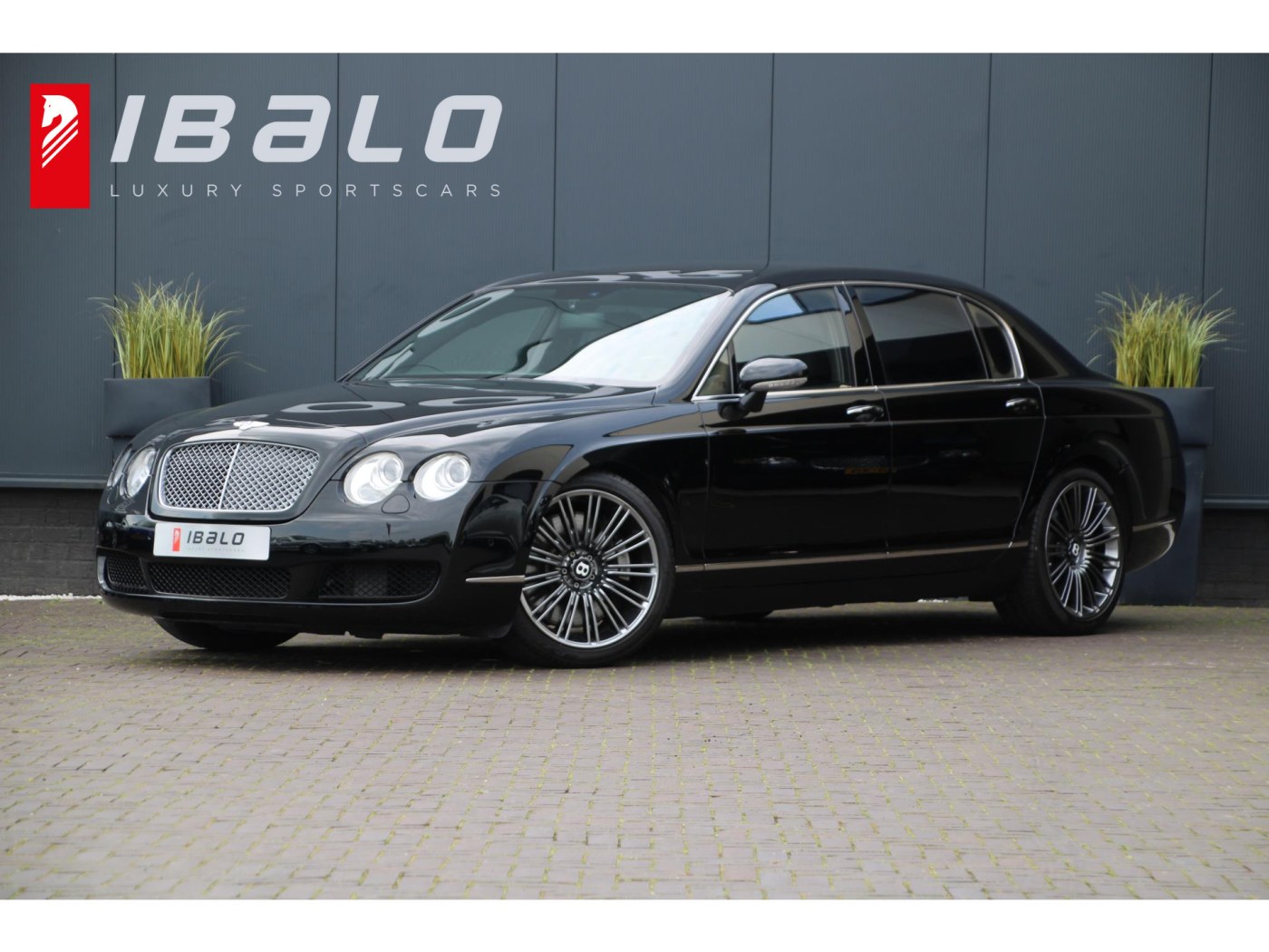 Bentley Continental Flying Spur W12 560pk — foto 1 van 44