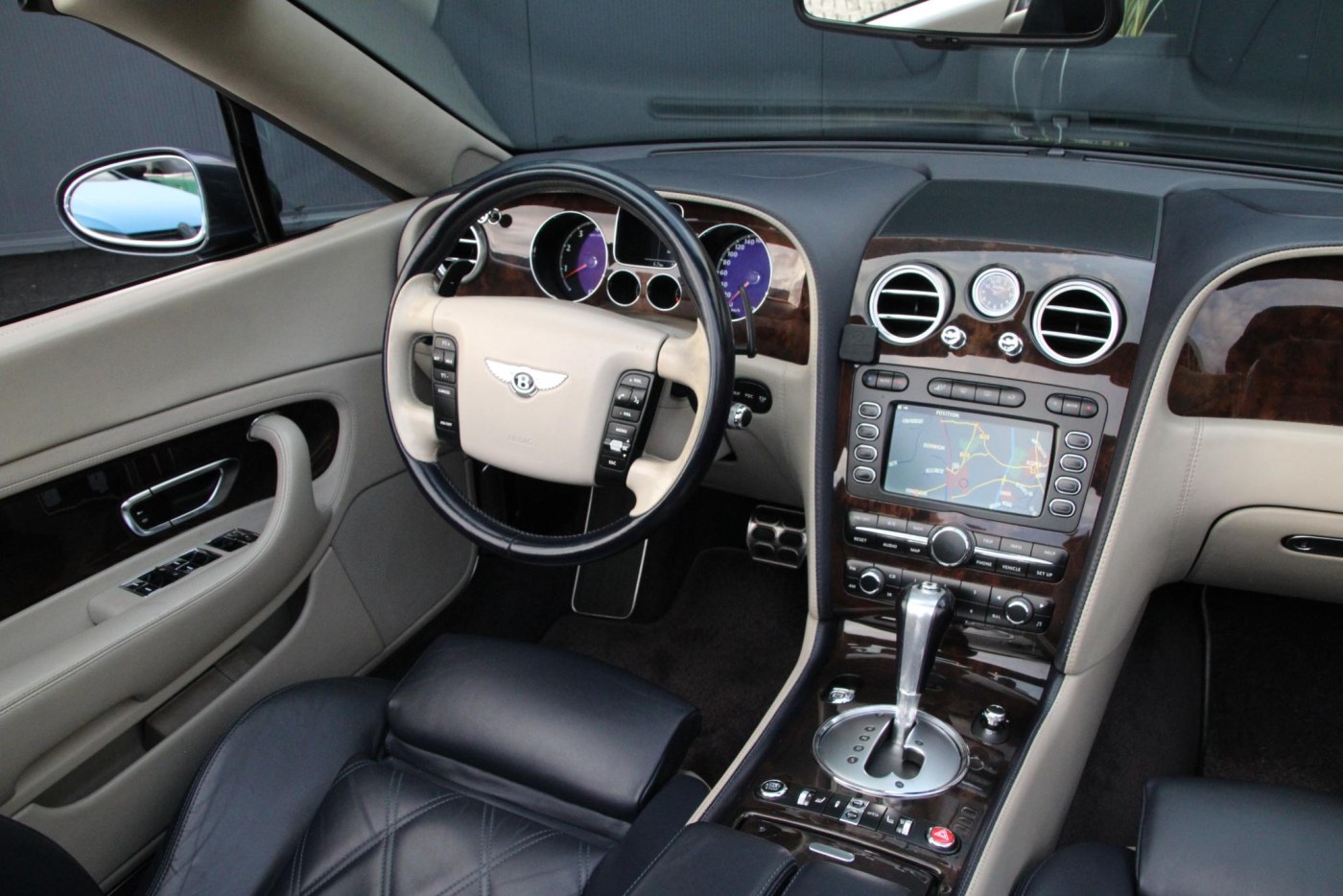 Bentley Continental GTC 6.0 W12 — foto 3 van 47