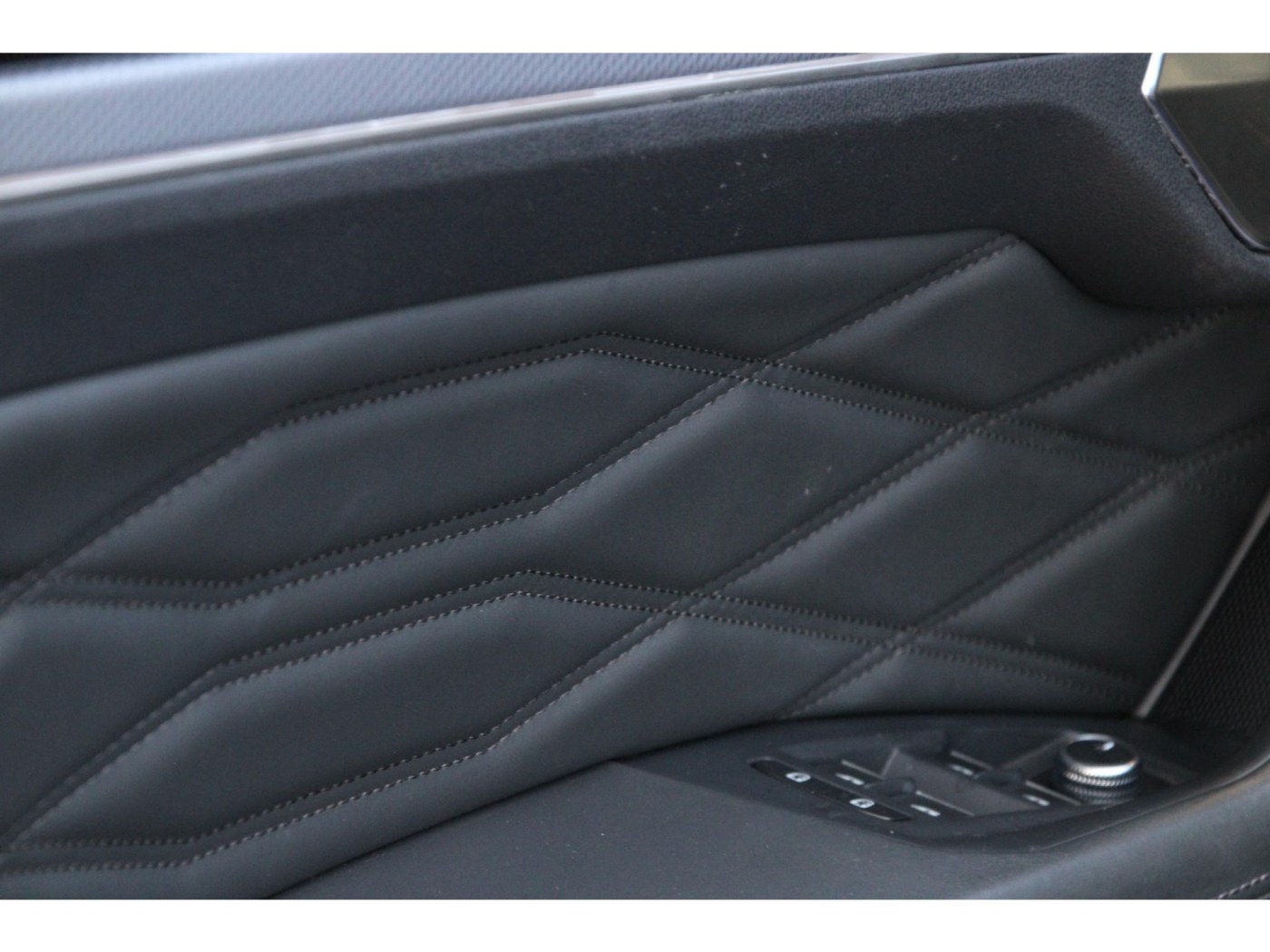 Volkswagen Touareg R 4Motion | 462pk | Massage | Nachtzicht | — foto 22 van 64
