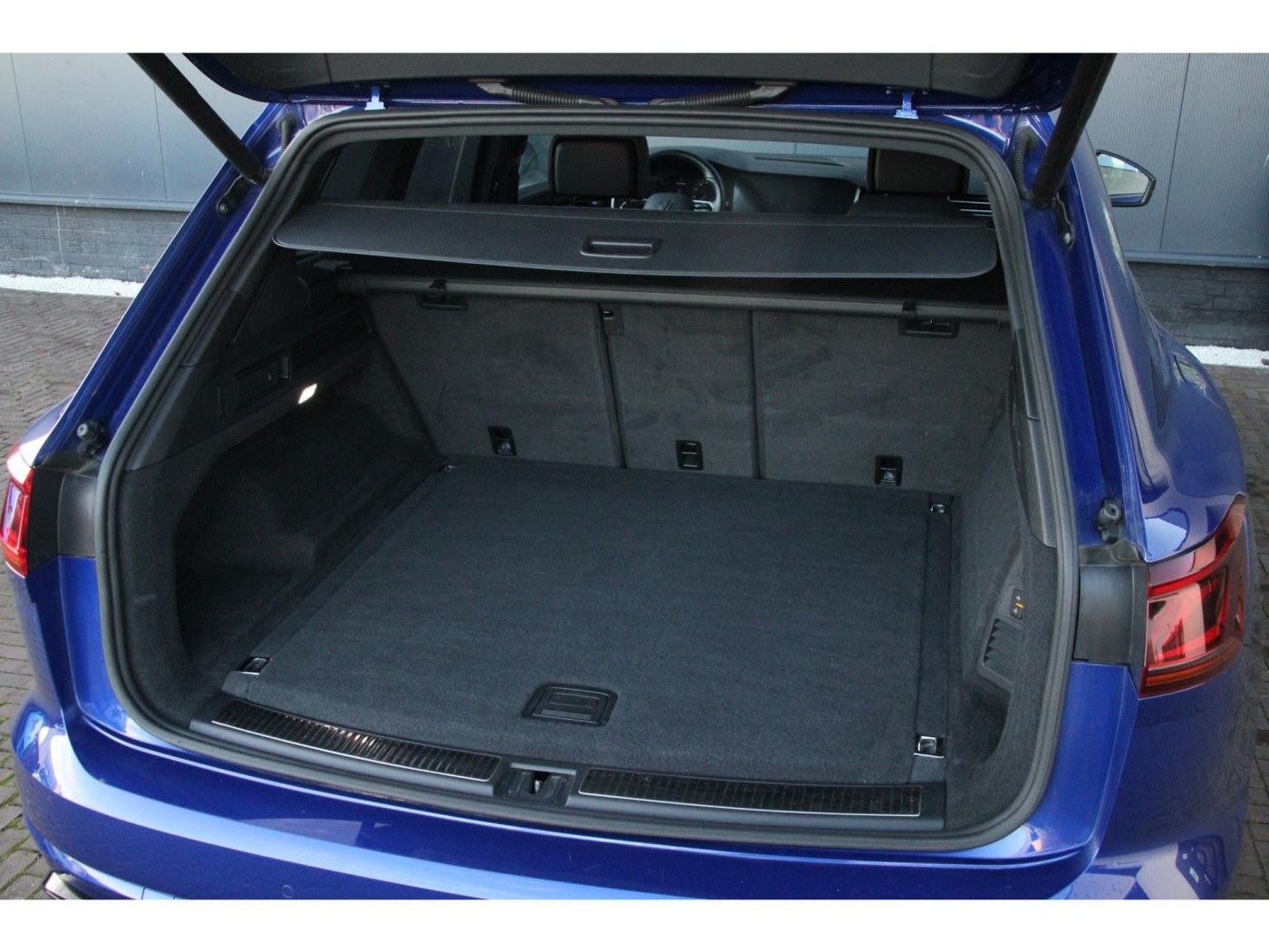 Volkswagen Touareg R 4Motion | 462pk | Massage | Nachtzicht | — foto 49 van 64