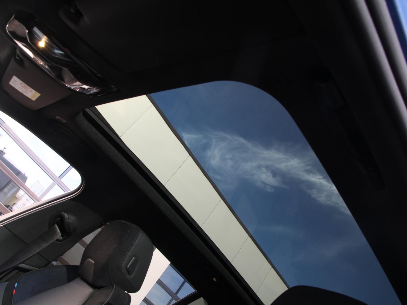 BMW 5-serie Touring 550e xDrive — foto 16 van 53