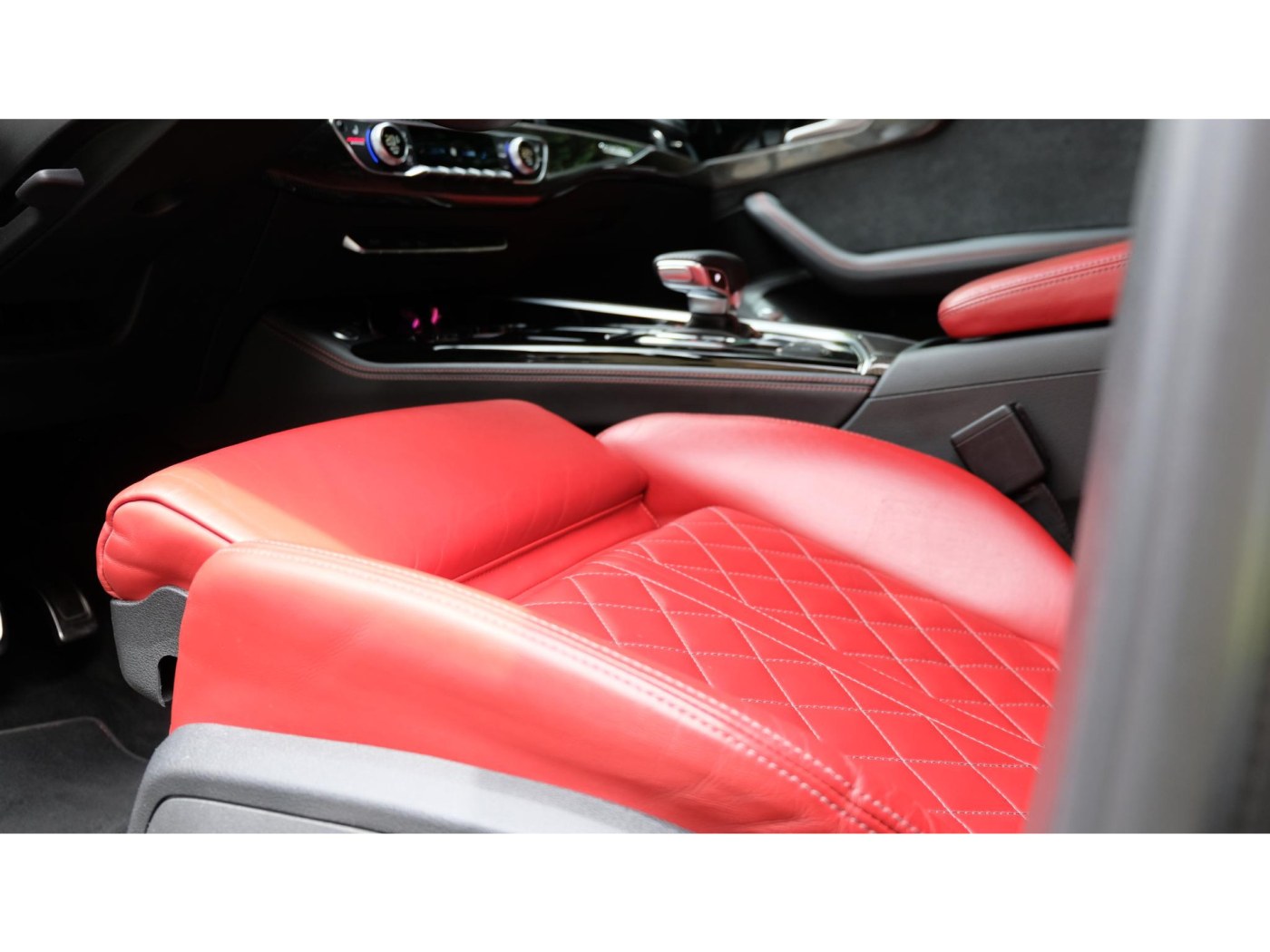 Audi A4 Avant 45 TFSI Quattro Edition One | 245pk | S Stoelen | Trekhaak | B&O | MHEV | — foto 12 van 33