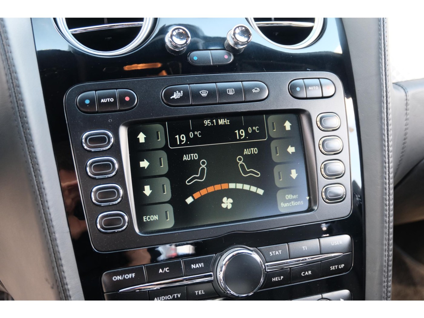 Bentley Continental Flying Spur W12 560pk — foto 18 van 44