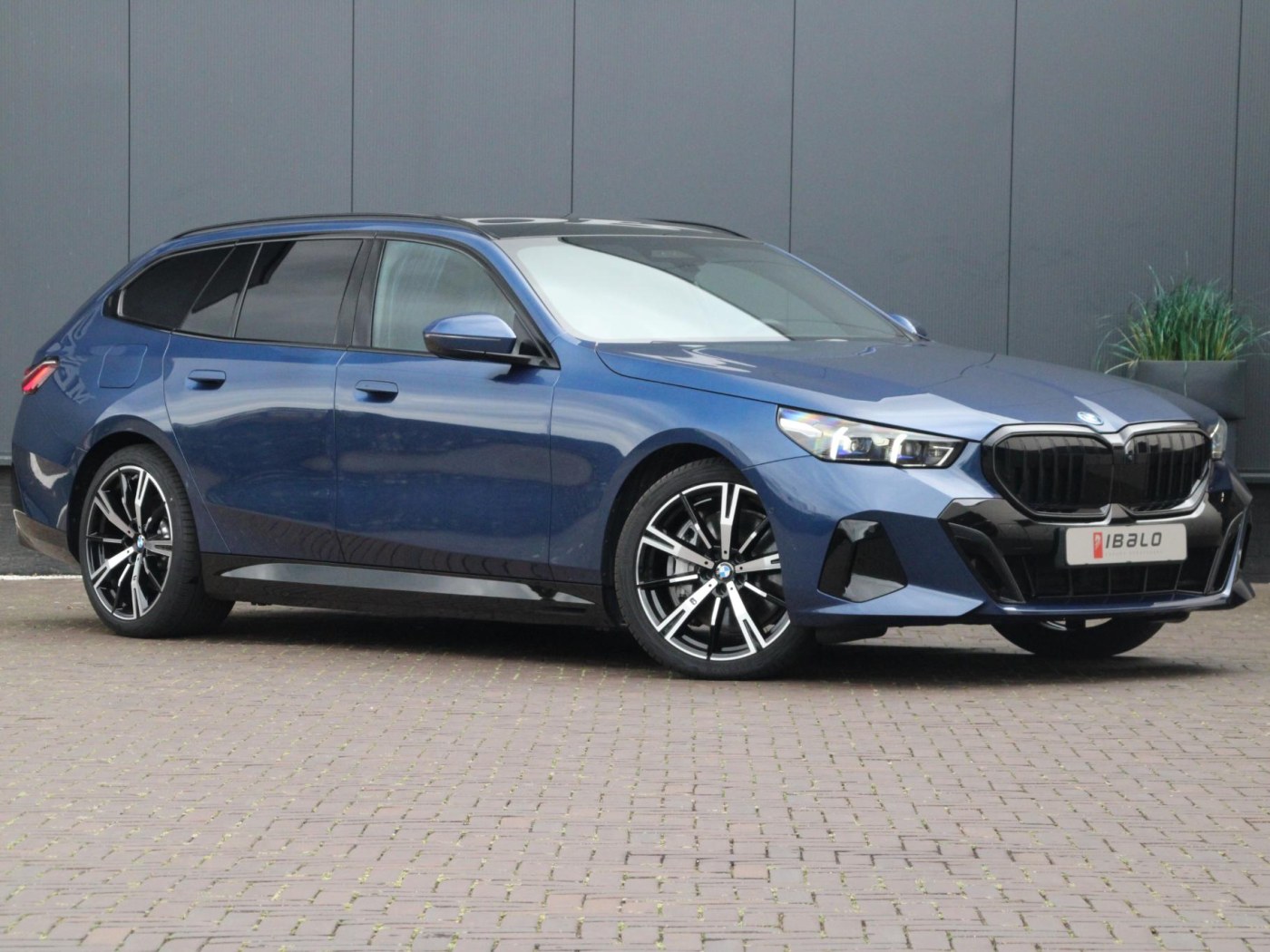BMW 5-serie Touring 550e xDrive — foto 17 van 53