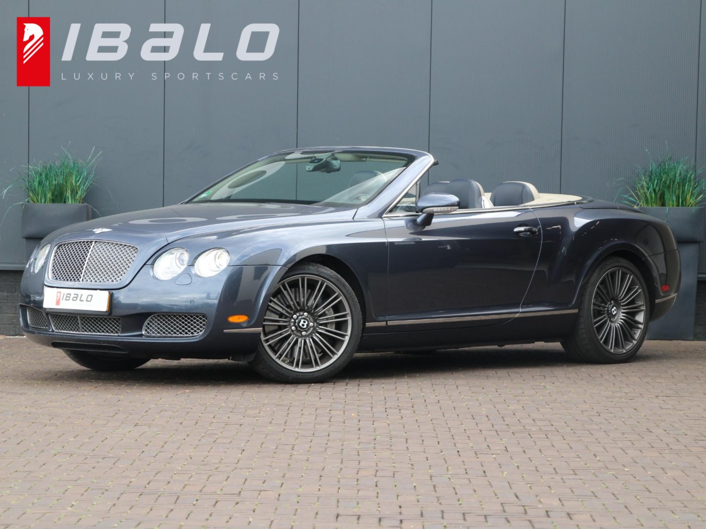 Bentley Continental GTC 6.0 W12 — foto 1 van 47