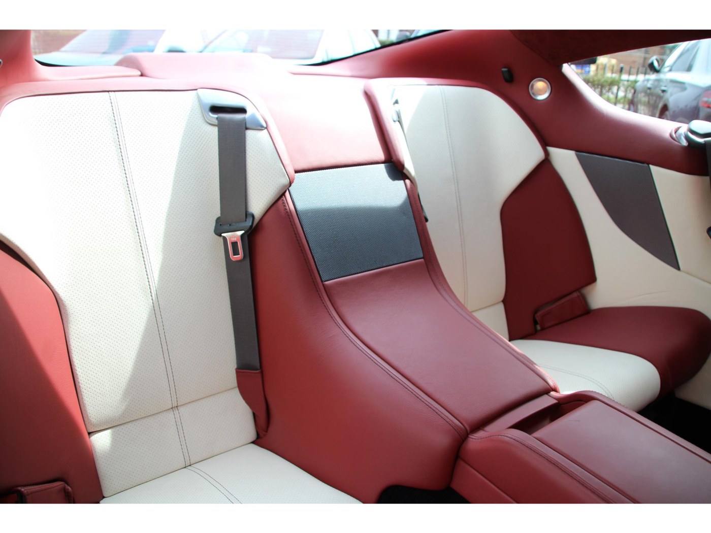 Aston Martin DB9 V12 Touchtronic — foto 30 van 39