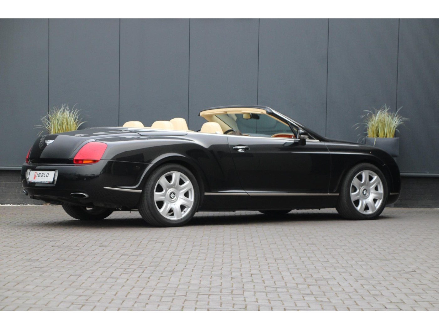 Bentley Continental GTC W12 560pk | Youngtimer | BTW | Nieuwe kap | Carplay — foto 53 van 57