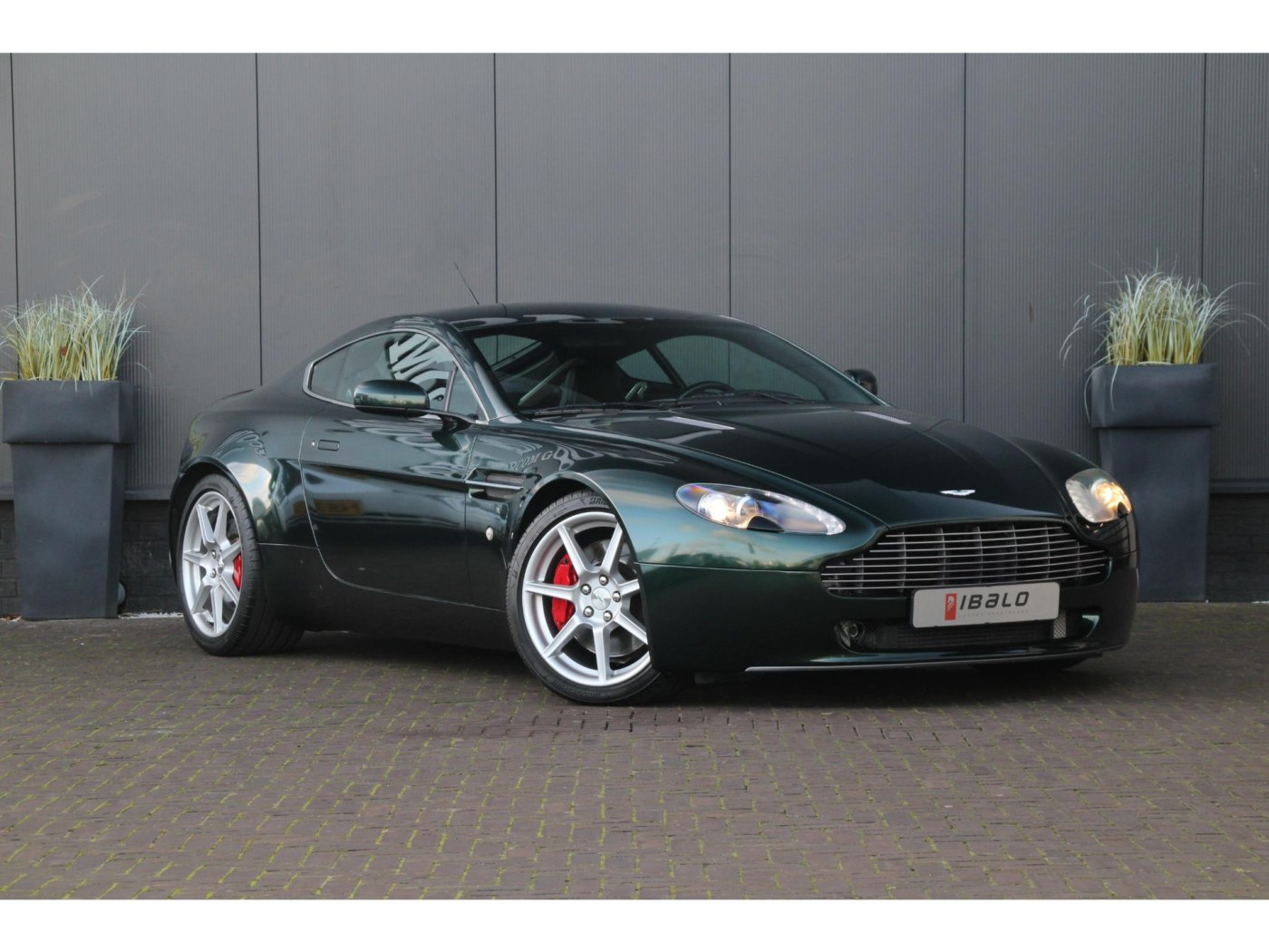 Aston Martin V8 Vantage | Handbak 6 | Green Black | BTW-auto | — foto 21 van 42