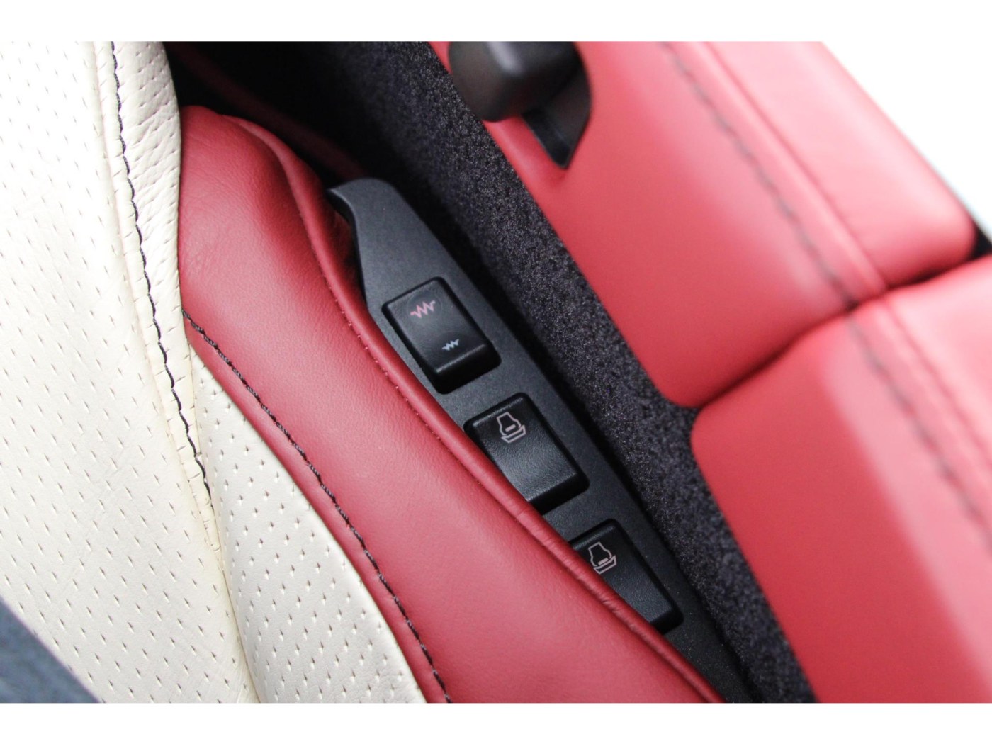 Aston Martin DB9 V12 Touchtronic — foto 23 van 39