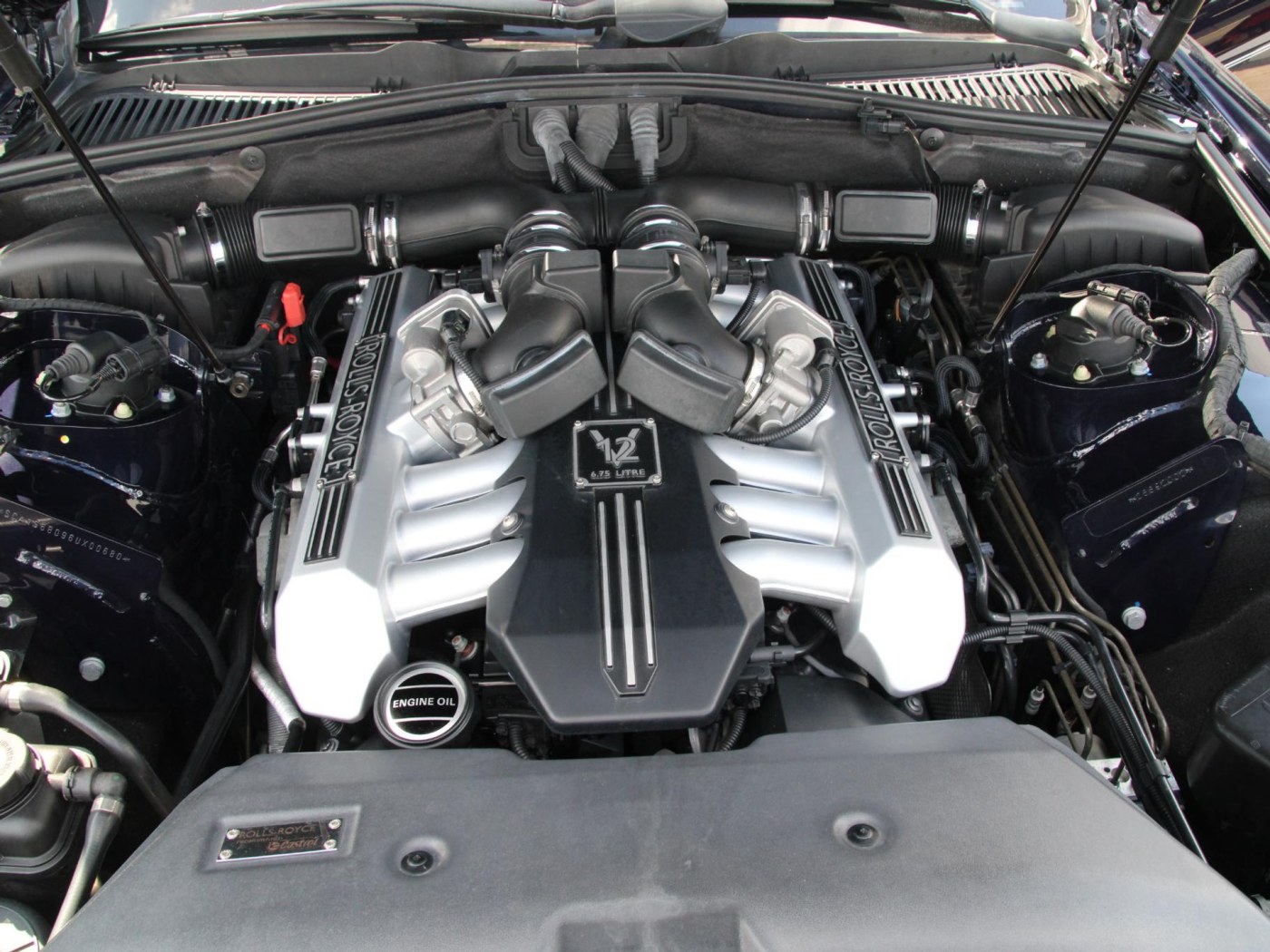 Rolls-Royce Phantom VII 6.75 EWB — foto 18 van 102