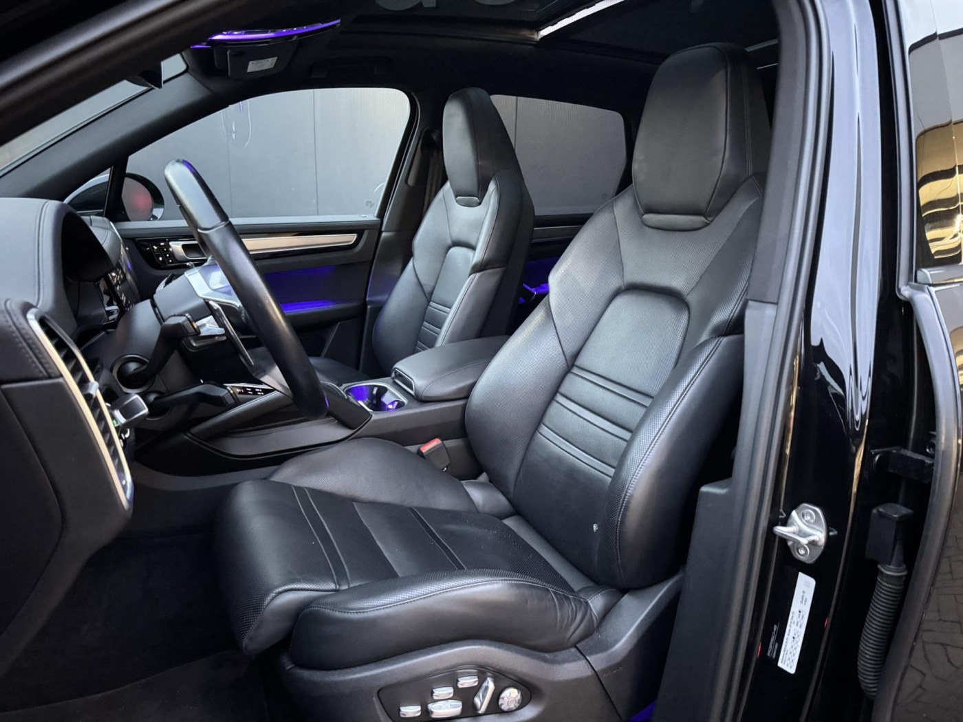 Porsche Cayenne 3.0 | MY2018 | PDCC | Capristo | 22” | pano | achteras | — foto 4 van 46