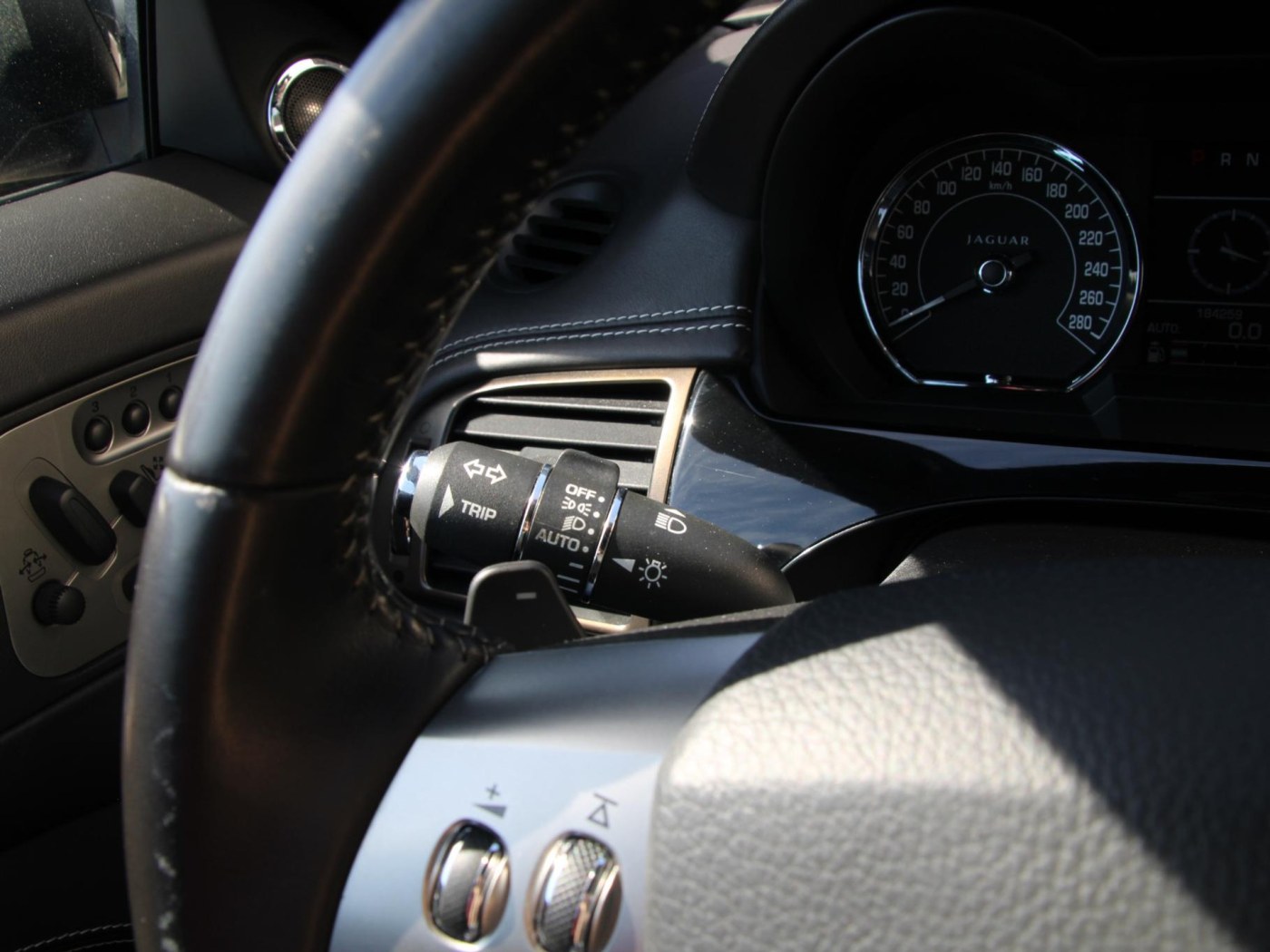 Jaguar XKR-S 4.2 V8 Coupé — foto 45 van 71