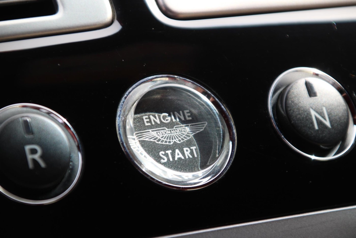 Aston Martin DB9 V12 Touchtronic — foto 20 van 39