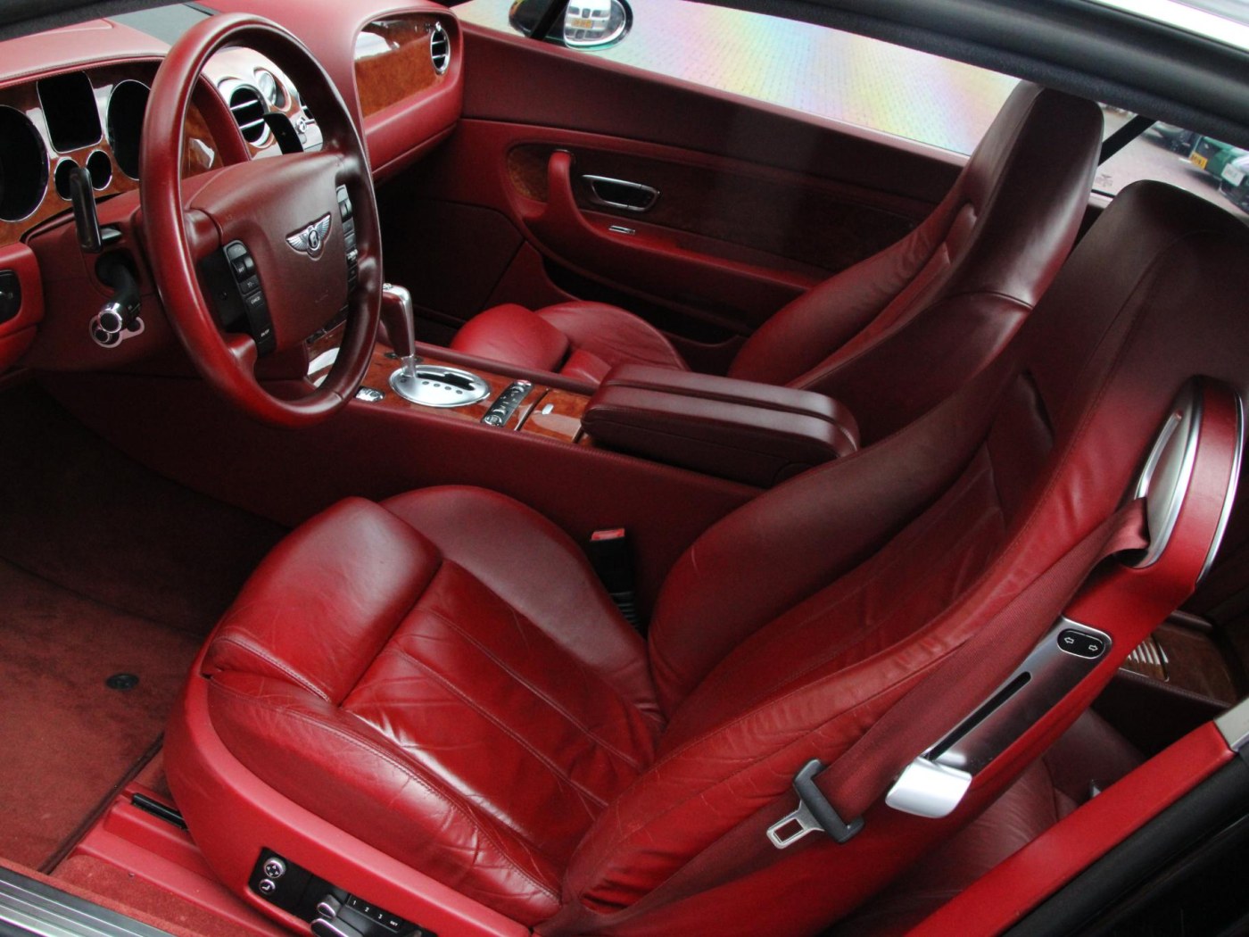 Bentley Continental GT W12 560pk — foto 3 van 30