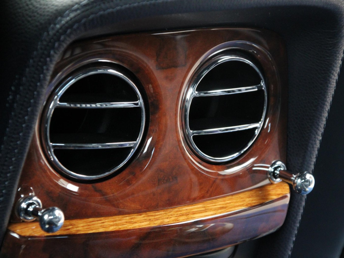 Rolls-Royce Phantom VII 6.75 EWB — foto 86 van 102