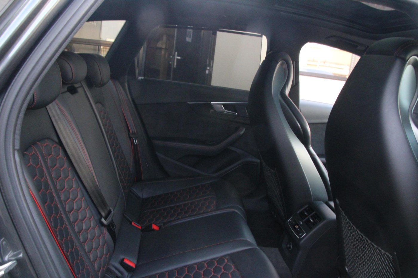 Audi RS4 Avant 2.9 TFSI quattro — foto 57 van 67