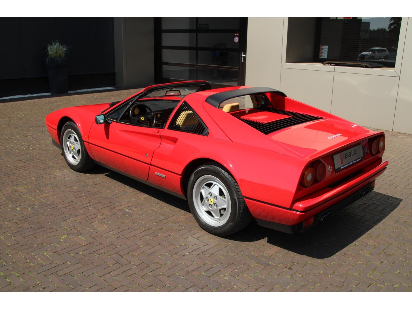 Ferrari 328 GTS | Volledige Ferrari-map | pirelli banden | — foto 21 van 60