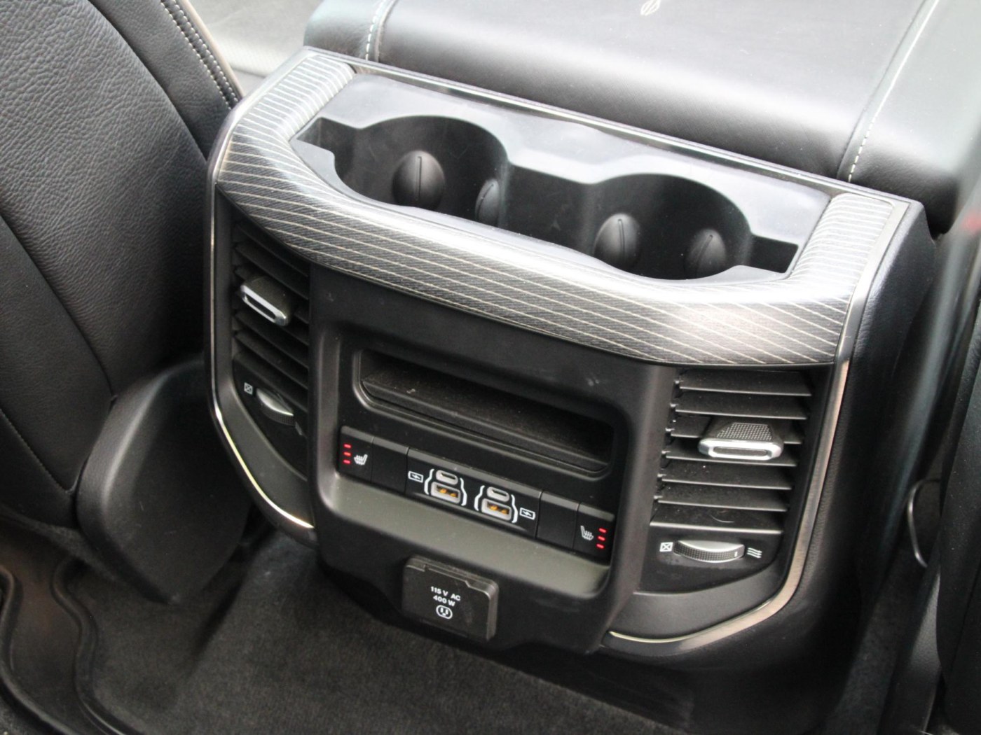 Dodge Ram 1500 5.7 V8 Crew Cab Limited Night Edition — foto 49 van 78