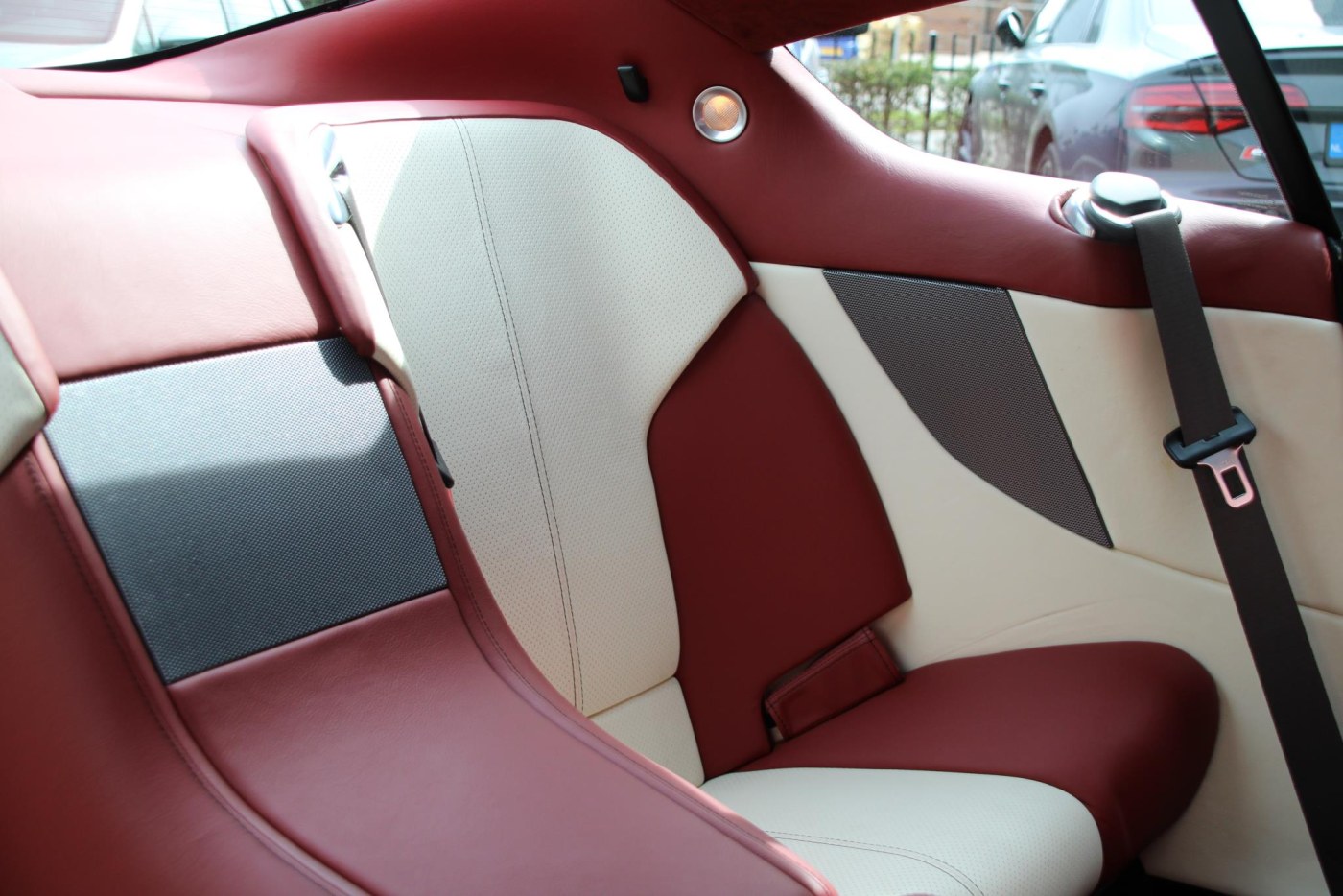 Aston Martin DB9 V12 Touchtronic — foto 31 van 39