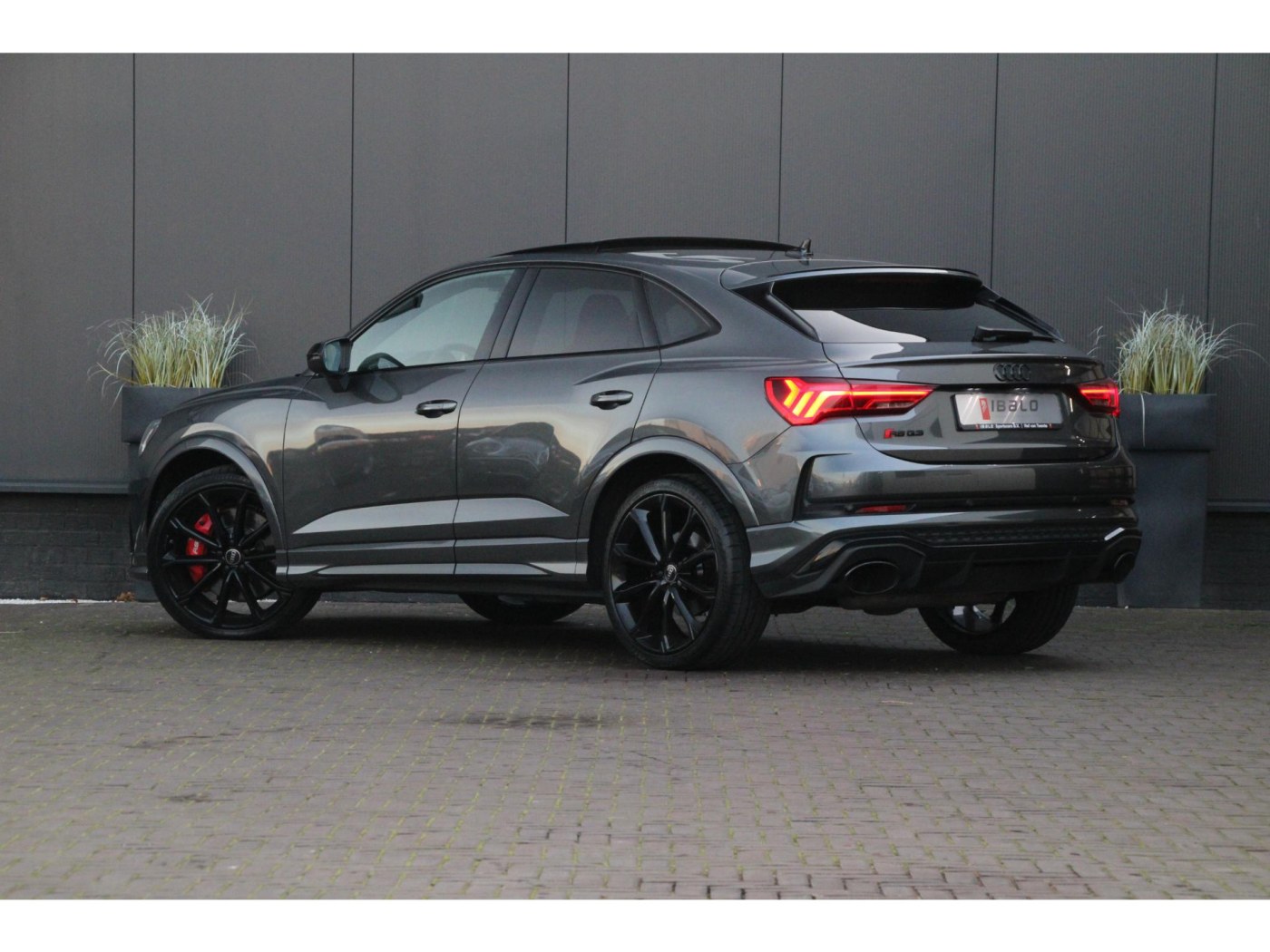 Audi Q3 Sportback TFSI RS | RS Stoelen | B&O | Sportuitlaat — foto 10 van 25