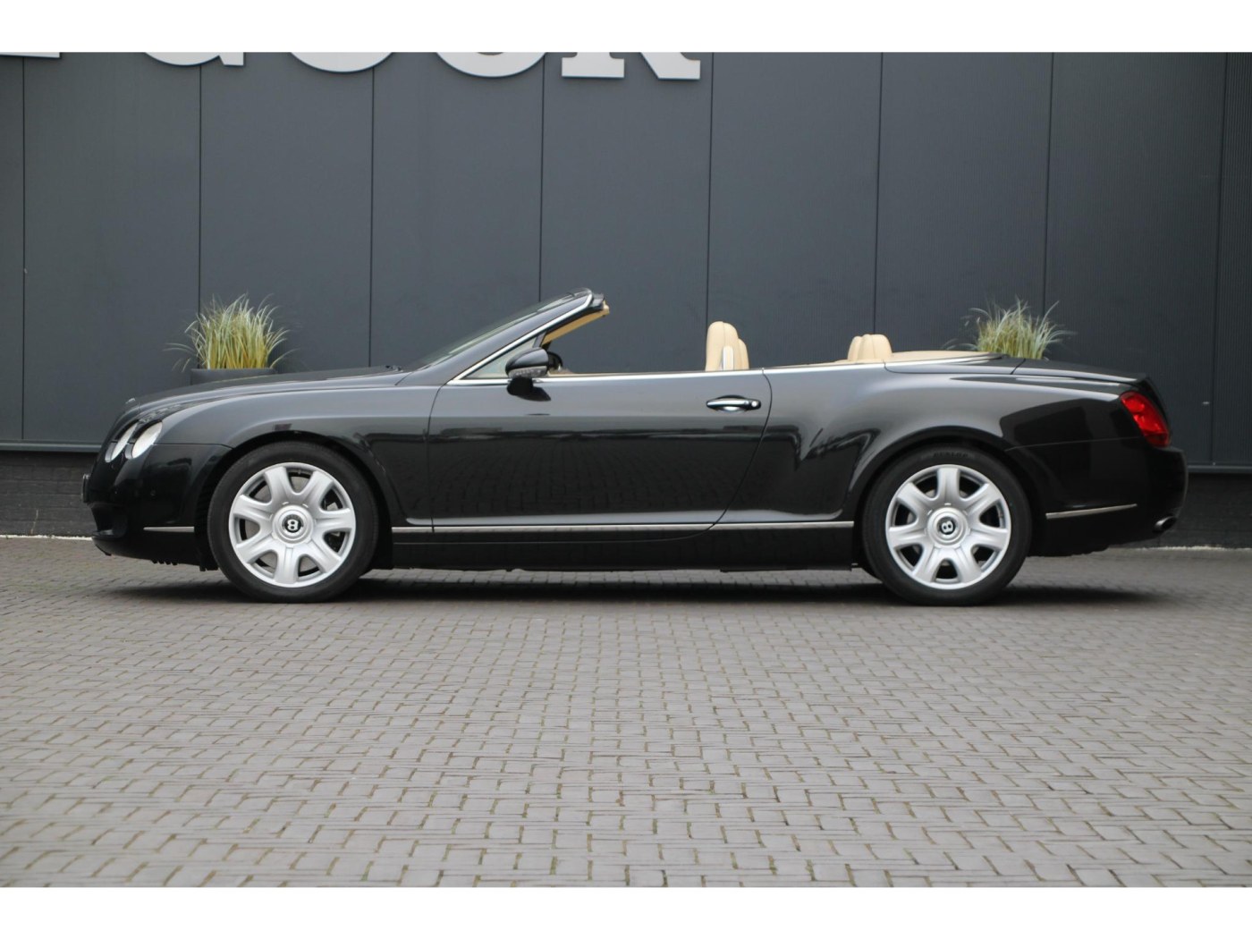 Bentley Continental GTC W12 560pk | Youngtimer | BTW | Nieuwe kap | Carplay — foto 57 van 57