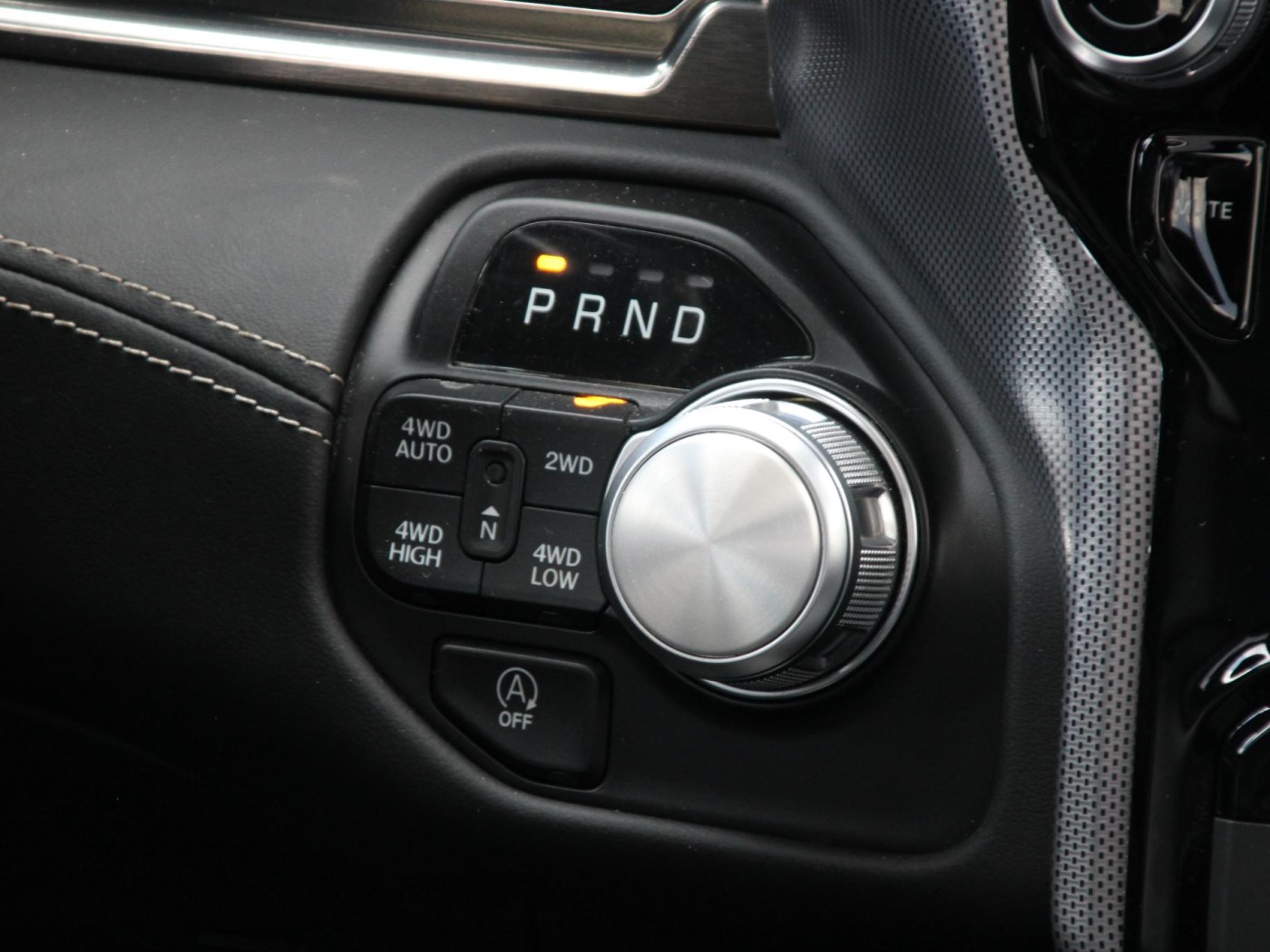 Dodge Ram 1500 5.7 V8 Crew Cab Limited Night Edition — foto 47 van 78